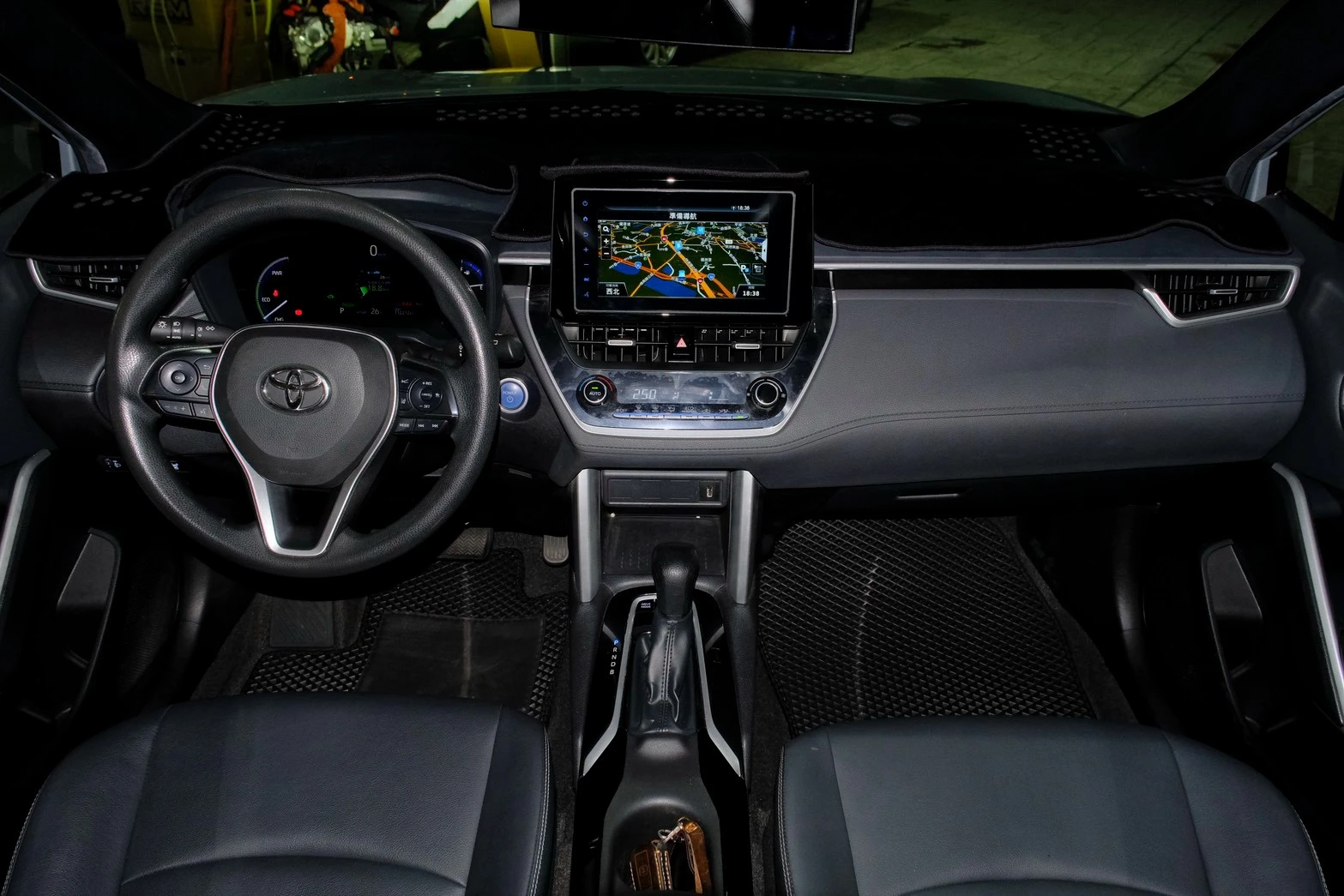 ⚪ 2020 Toyota Corolla Cross 1.8 Hybrid 尊爵 銀色