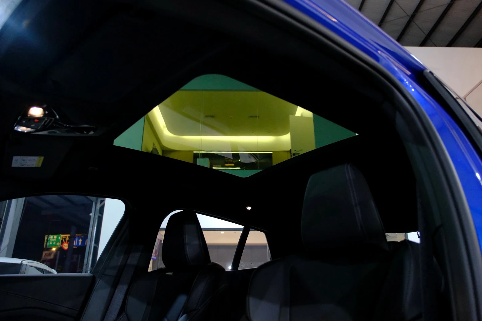 ⚪ 2024 BMW iX2 xDrive30 M Sport 藍色