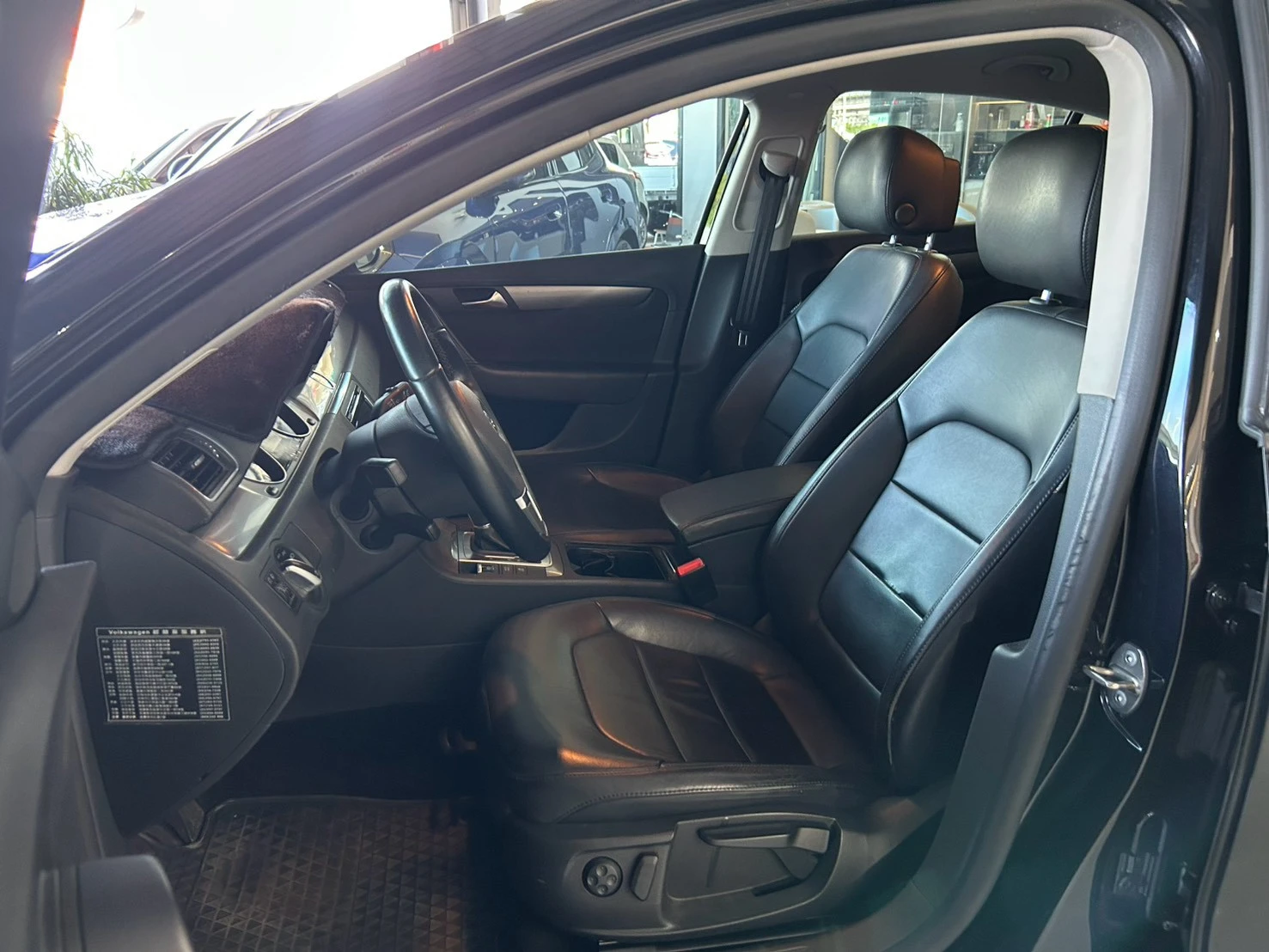 ⚪ 2012 Volkswagen Passat Sedan 1.8 TSI CL 黑色