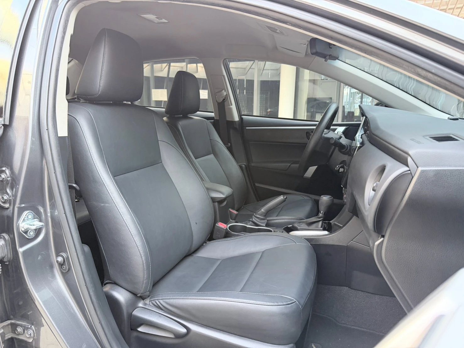 ⚪ 2017 Toyota Corolla Altis 1.8 雅緻版 灰色