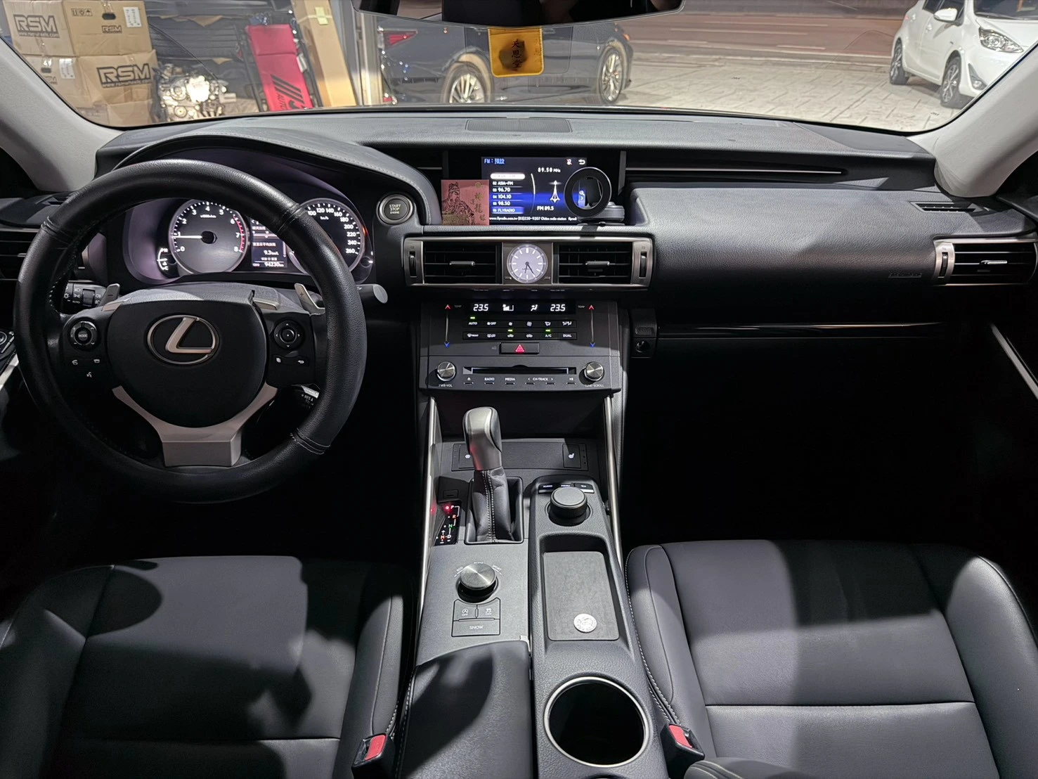 ⚪ 2015 Lexus IS 200t 豪華版 鈦色
