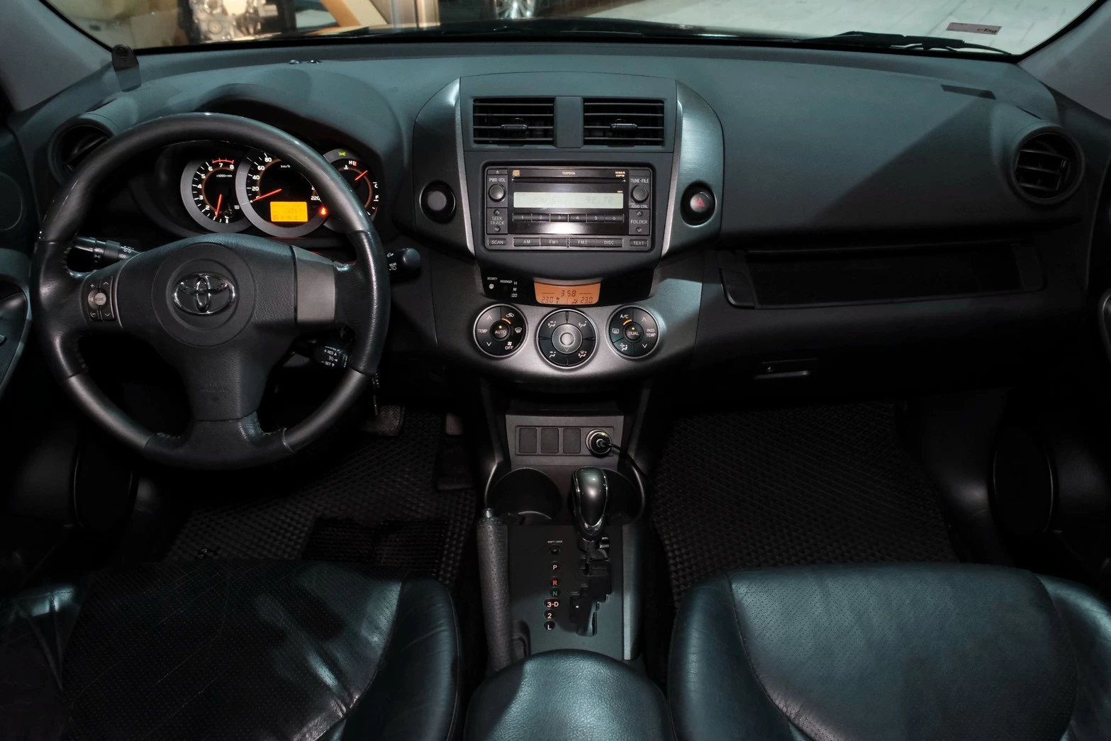 ⚪ 2011 Toyota RAV4 2.4 E 黑色