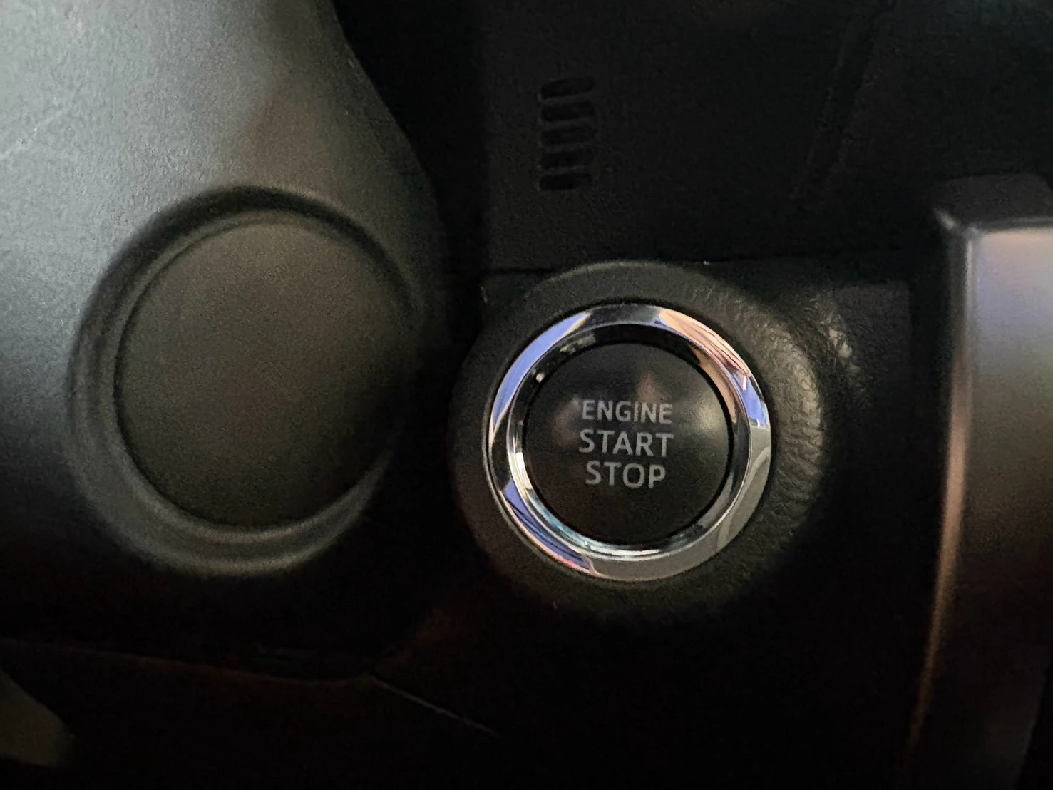 ⚪ 2015 Toyota Yaris 1.5 豪華 白色