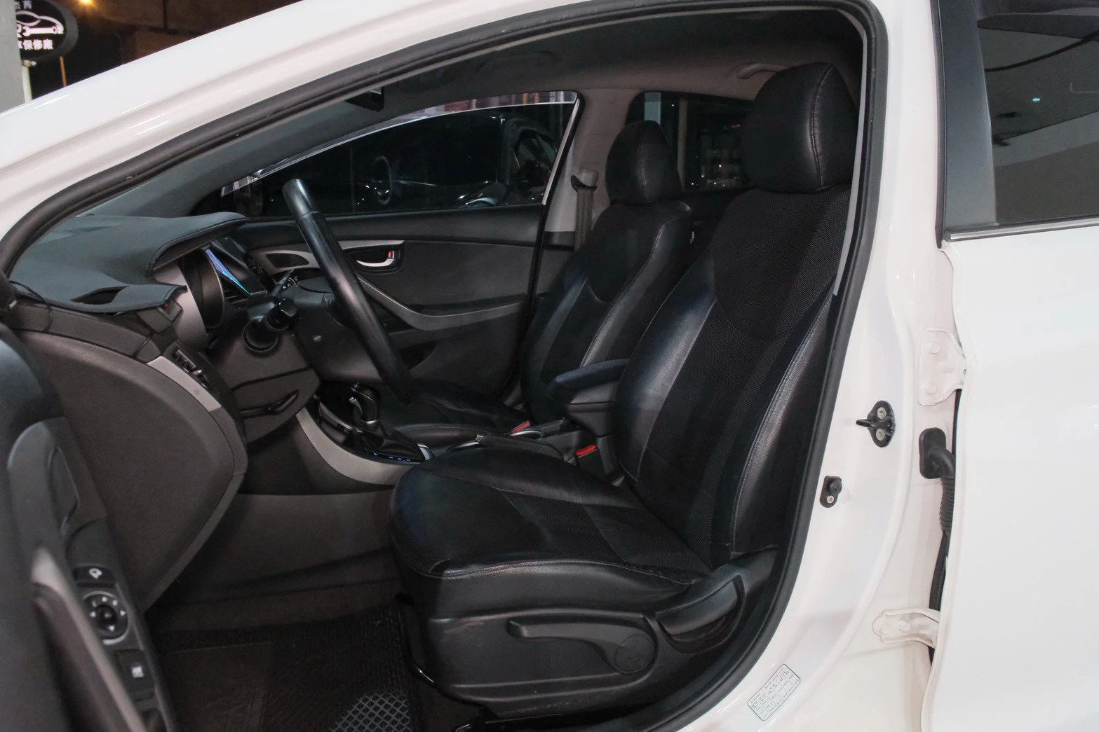 ⚪ 2015 Hyundai Elantra EX 豪華型 白色