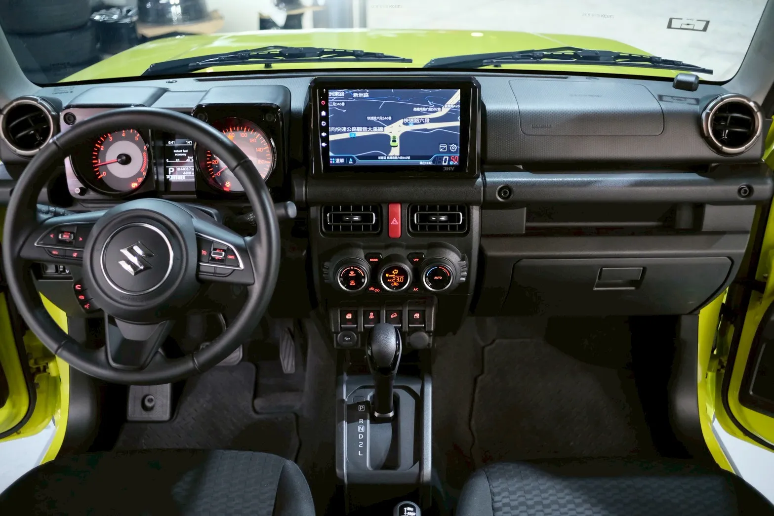 ⚪ 2023 Suzuki Jimny 1.5 GLX 綠色