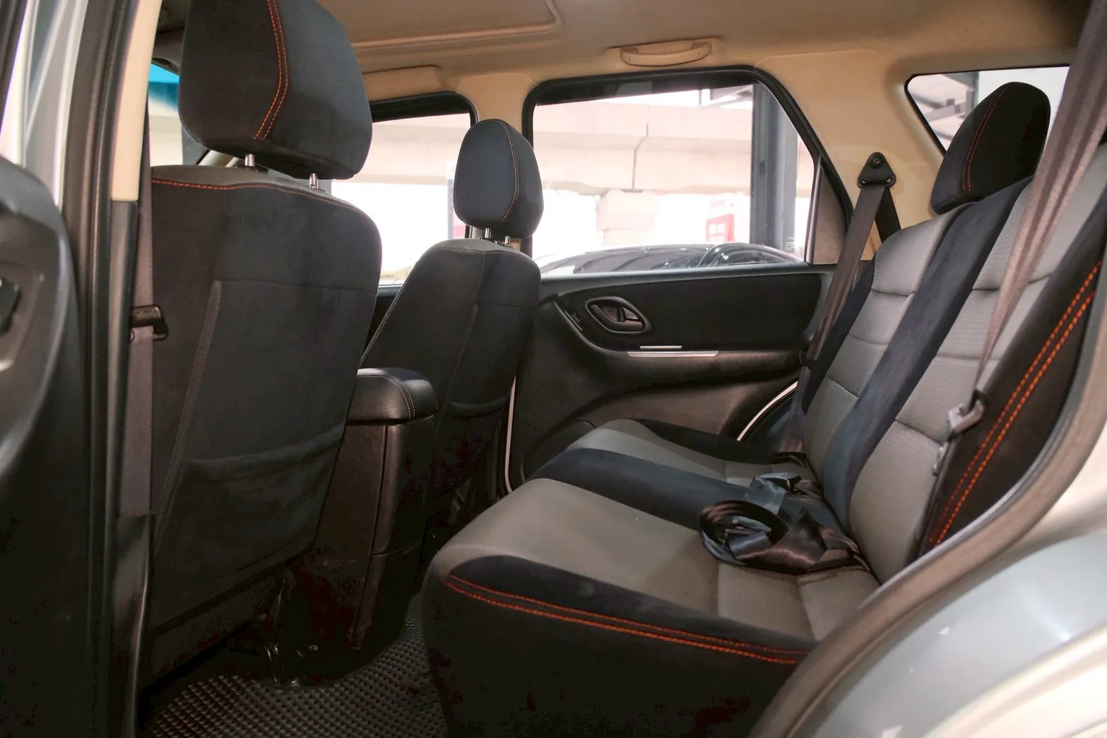 ⚪ 2012 Ford Escape 2.3 2WD XLT 銀色