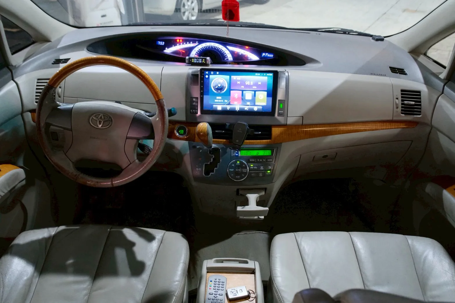 ⚪ 2010 Toyota Previa 3.5 旗艦版 灰色