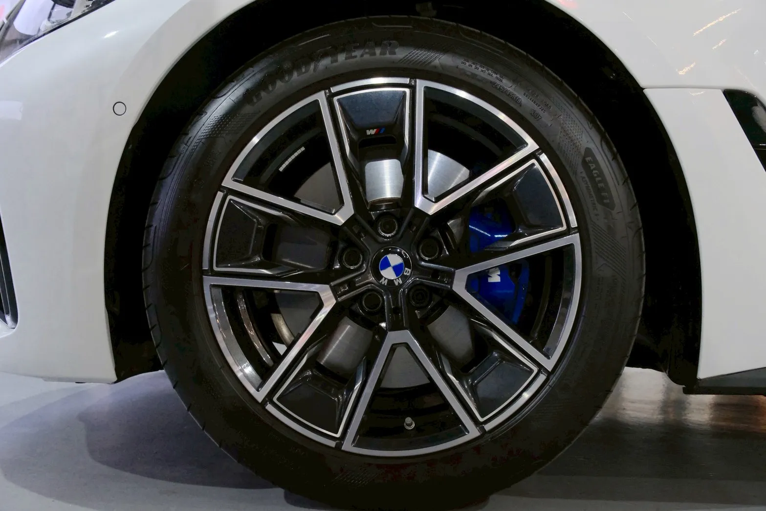 ⚪ 2025 BMW 4-Series Gran Coupe 420i M Sport 白色