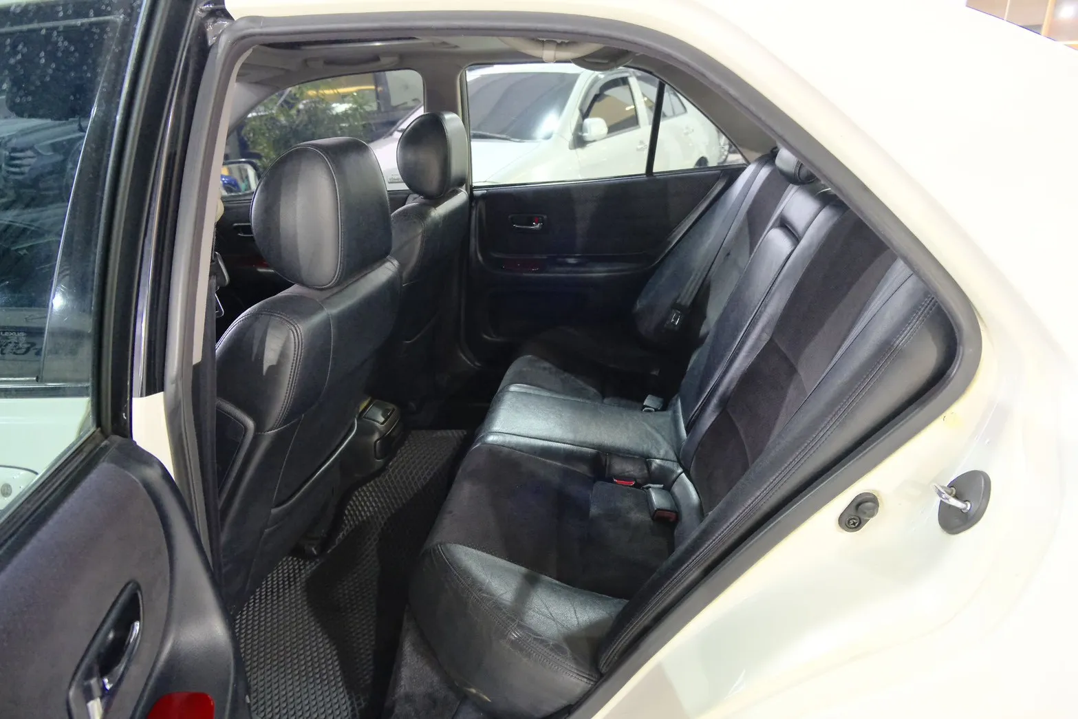 ⚪ 2000 Lexus IS200 白色