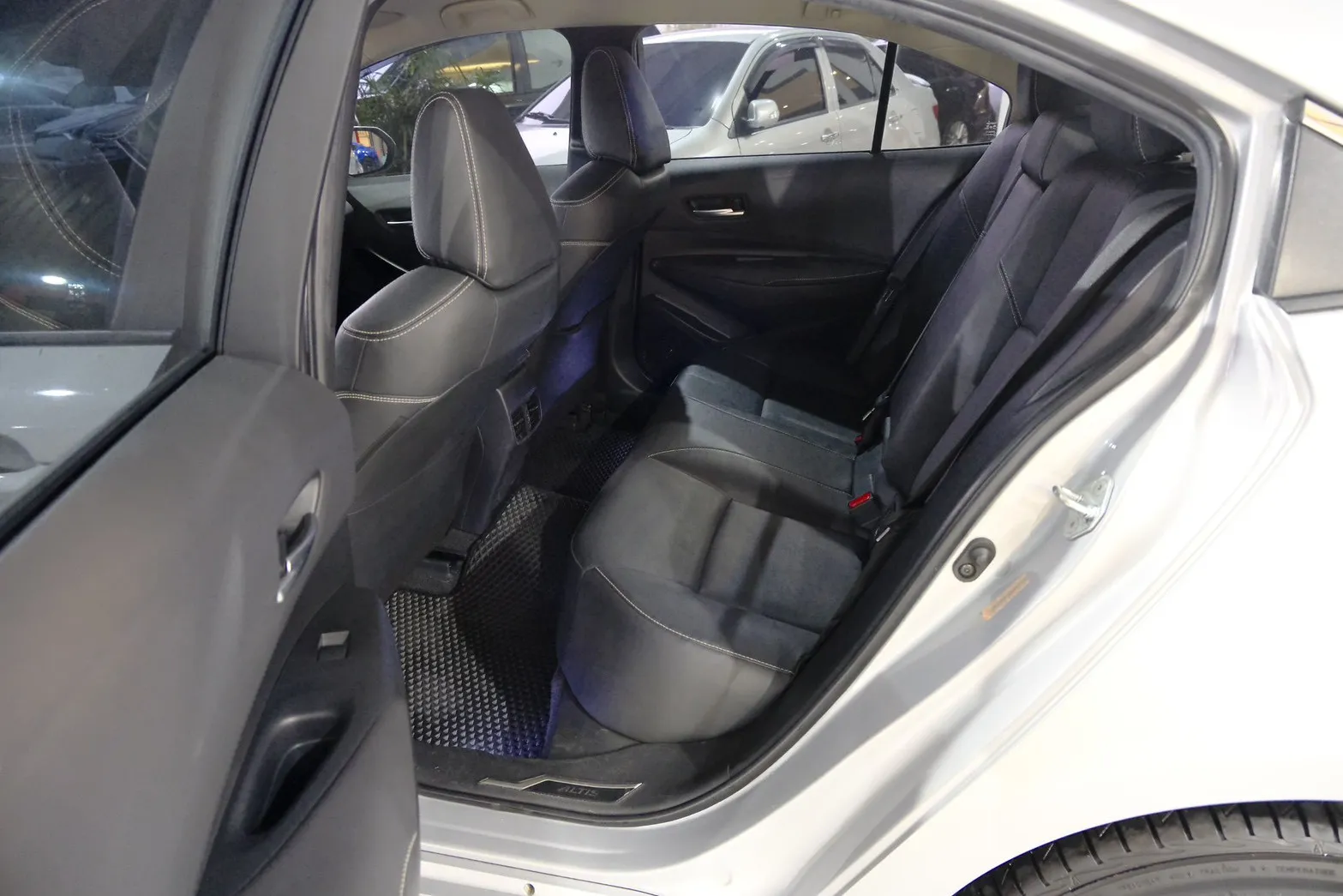 ⚪ 2019 Toyota Corolla Altis 1.8 豪華版 銀色