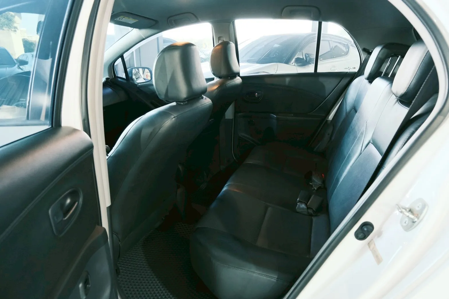 ⚪ 2012 Toyota Yaris 1.5 E 白色