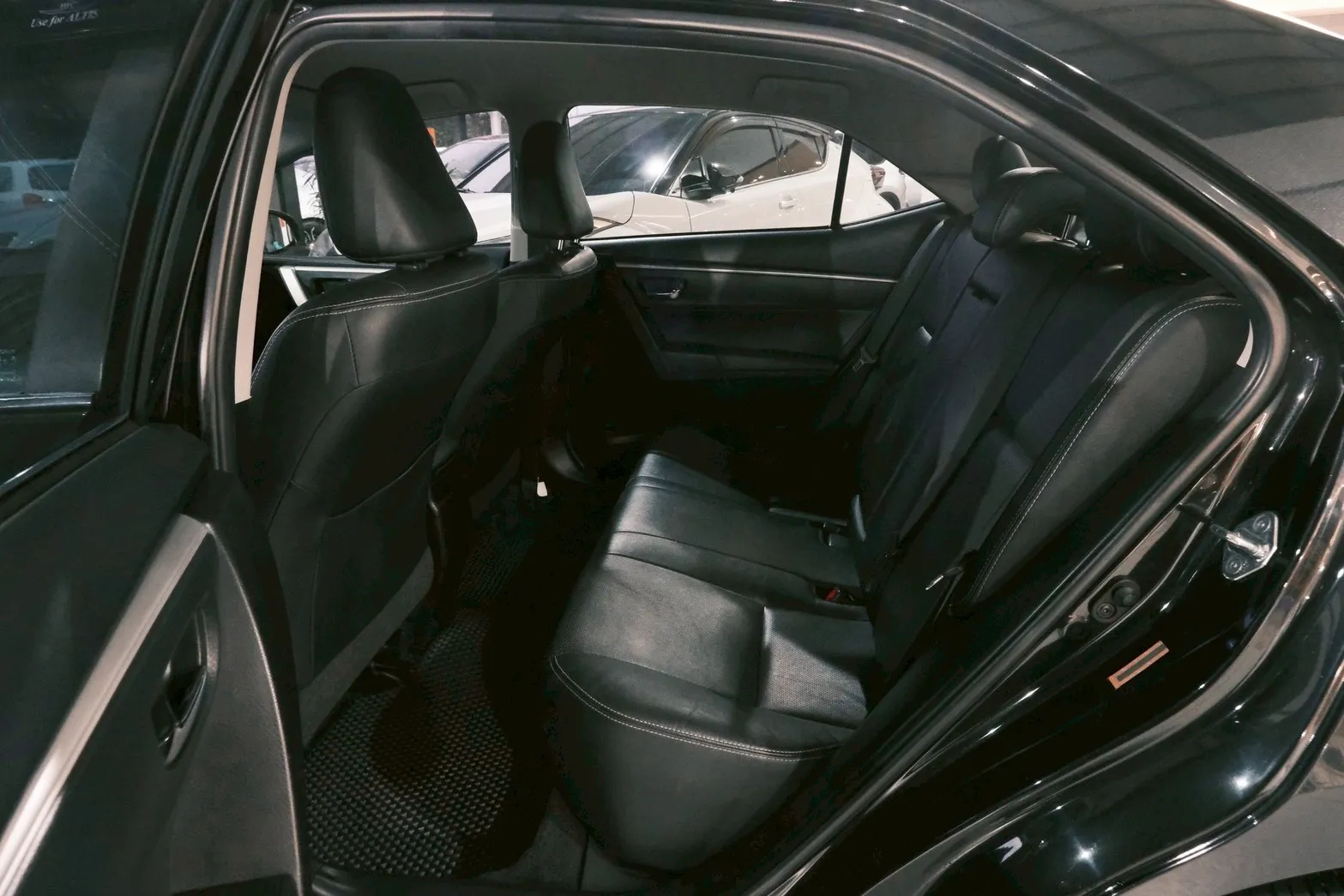 ⚪ 2017 Toyota Corolla Altis 1.8 豪華版 黑色