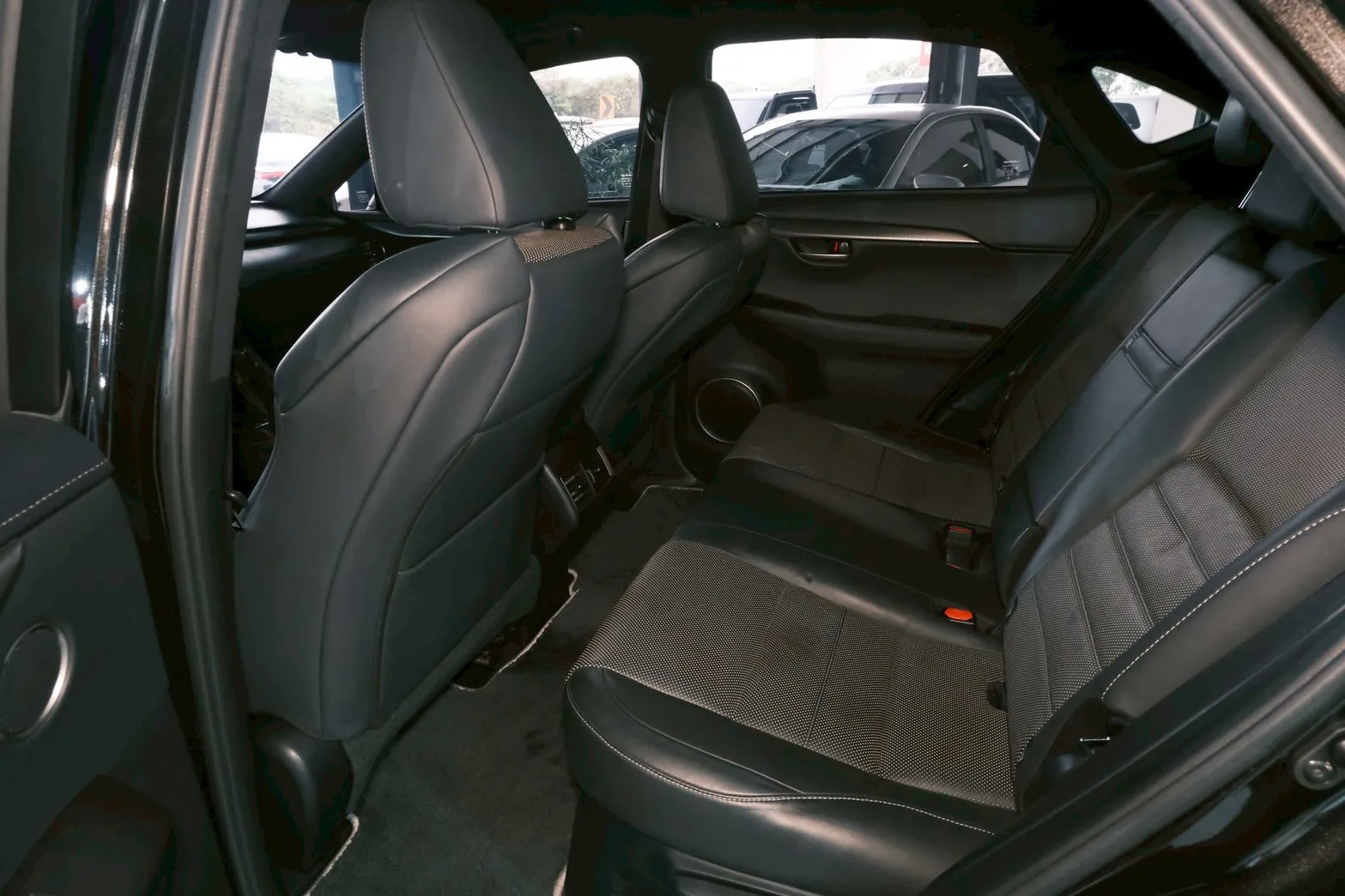 ⚪ 2015 Lexus NX300h F Sport版 黑色