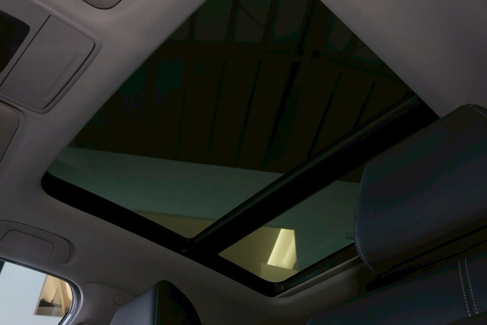 ⚪ 2023 Honda Civic e:HEV 白色