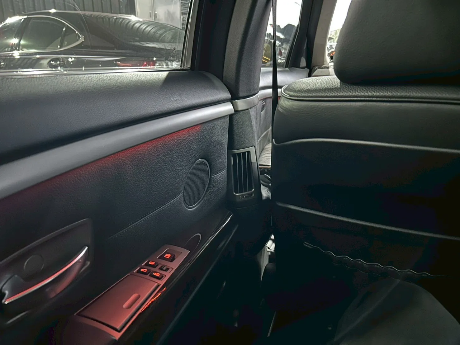 ⚪ 2006 BMW 7 Series 740Li 黑色