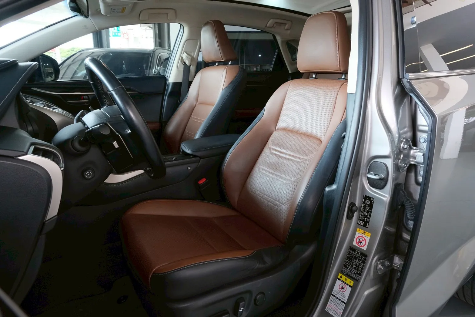 ⚪ 2017 Lexus NX 200t 旗艦版 鈦色