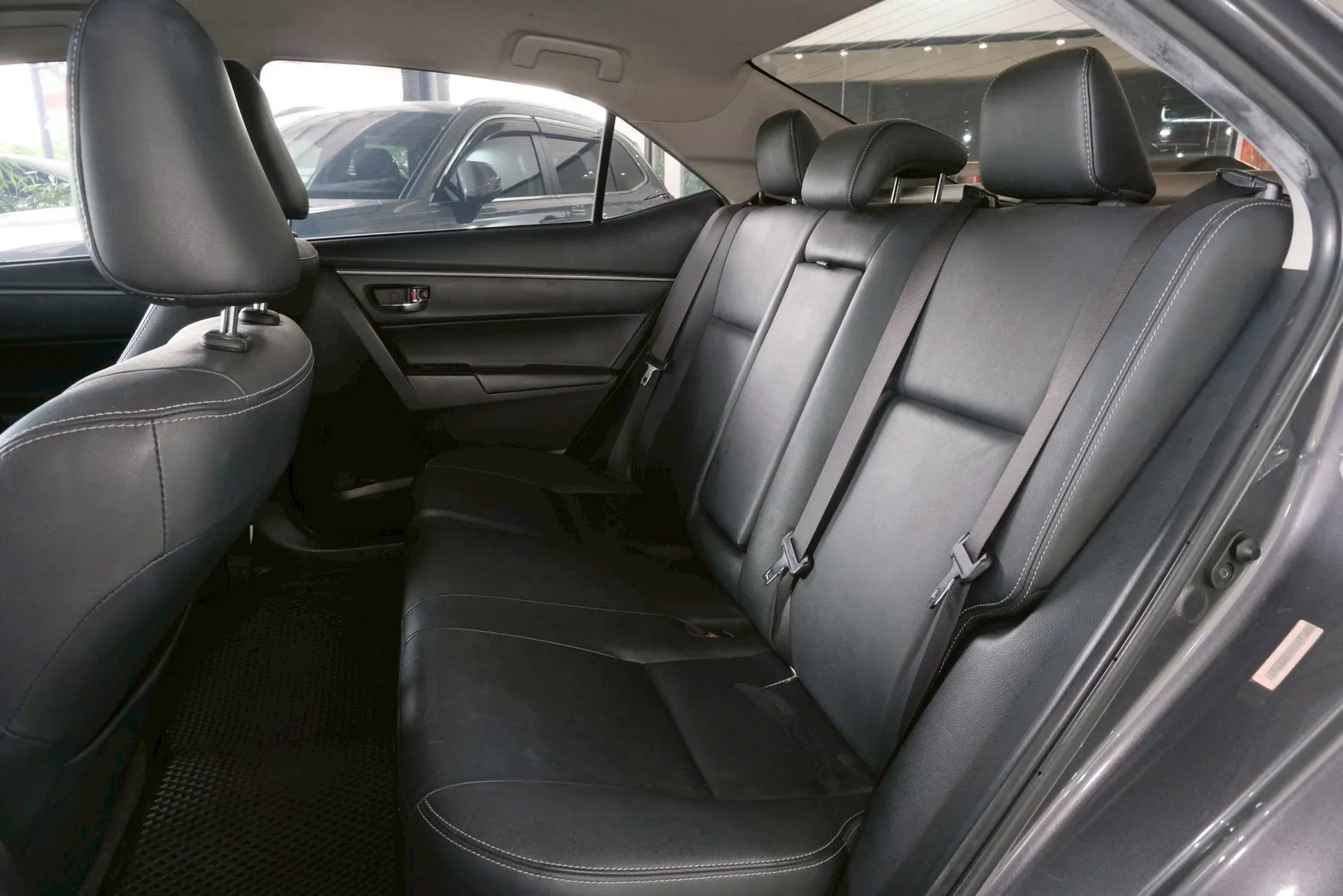 ⚪ 2015 Toyota Corolla Altis 1.8 經典版 灰色