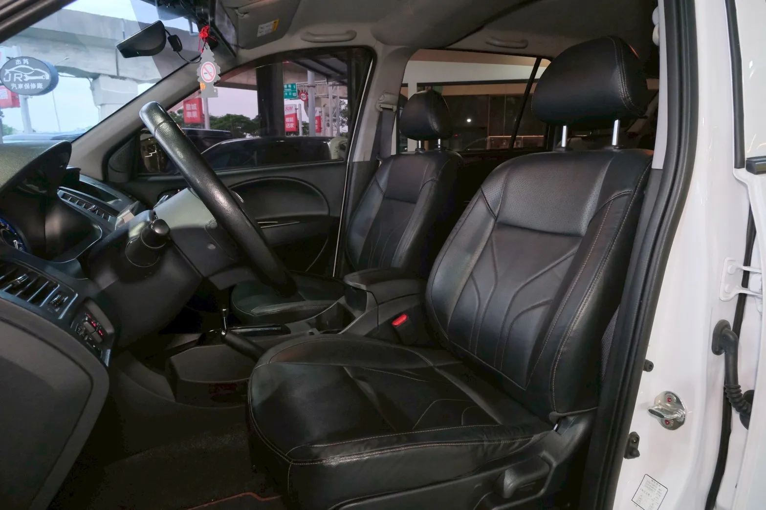 ⚪ 2022 Mitsubishi CMC Zinger 2.4 精緻型 白色