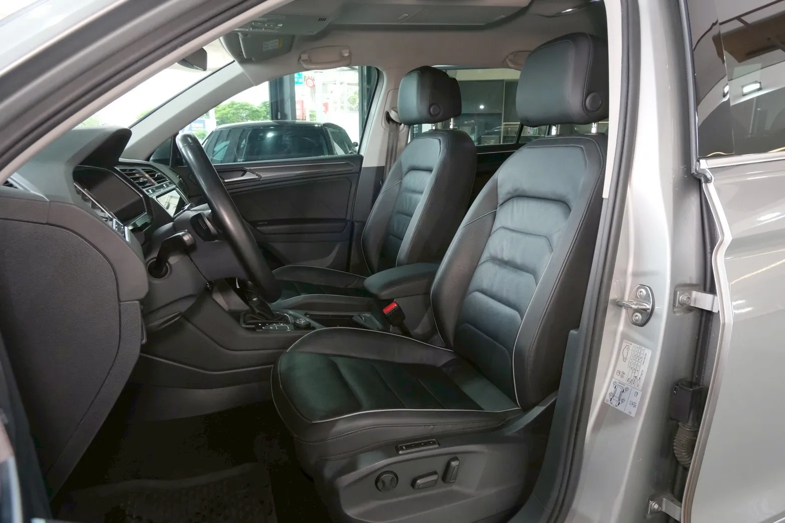 ⚪ 2019 Volkswagen Tiguan 330 TSI Highline 銀色