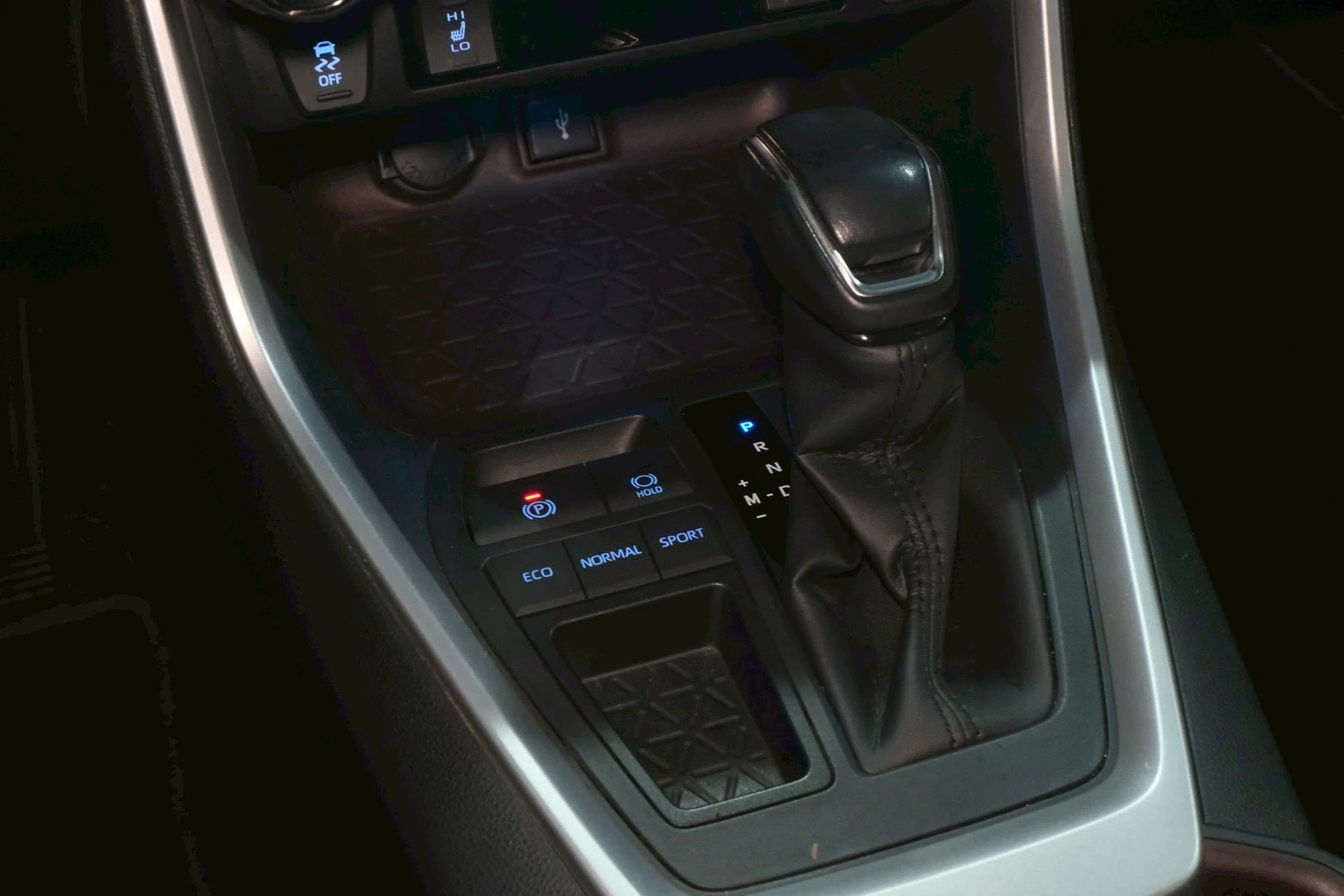 ⚪ 2019 Toyota RAV4 2.0 豪華版 白色