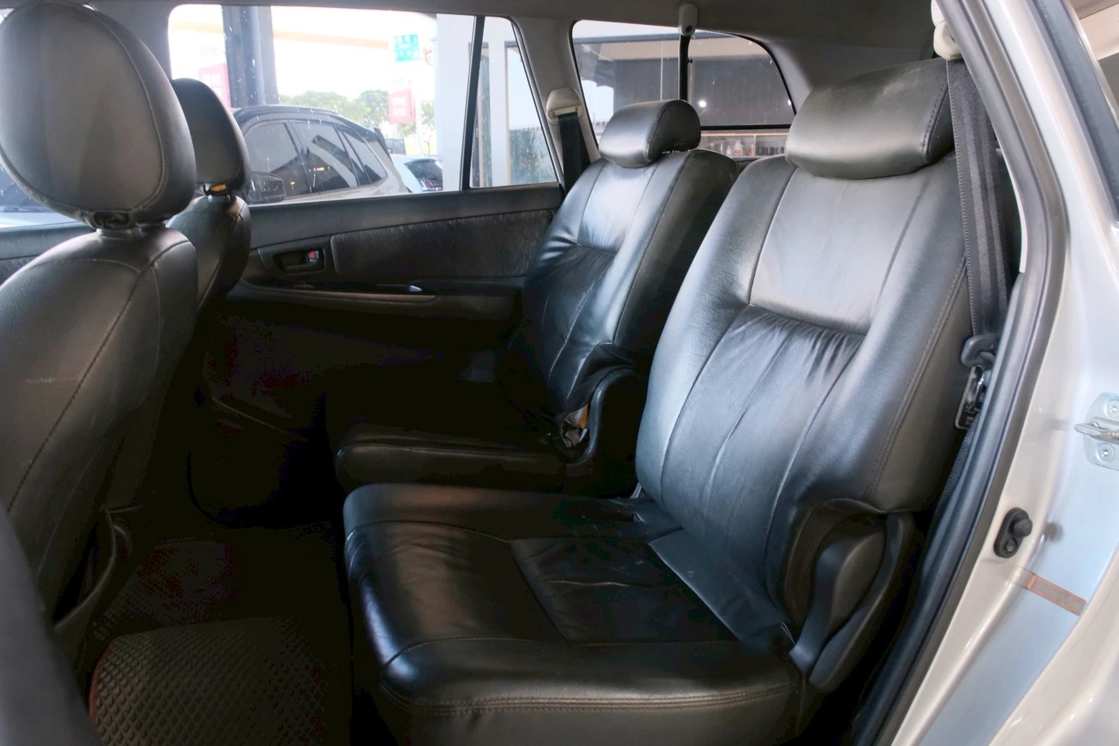 ⚪ 2015 Toyota Innova 2.0 J版 自排 銀色