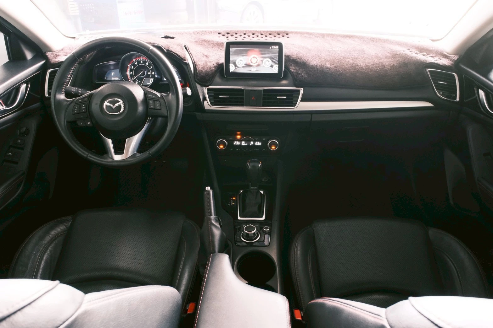 ⚪ 2016 Mazda3 5D 2.0 頂級型 白色