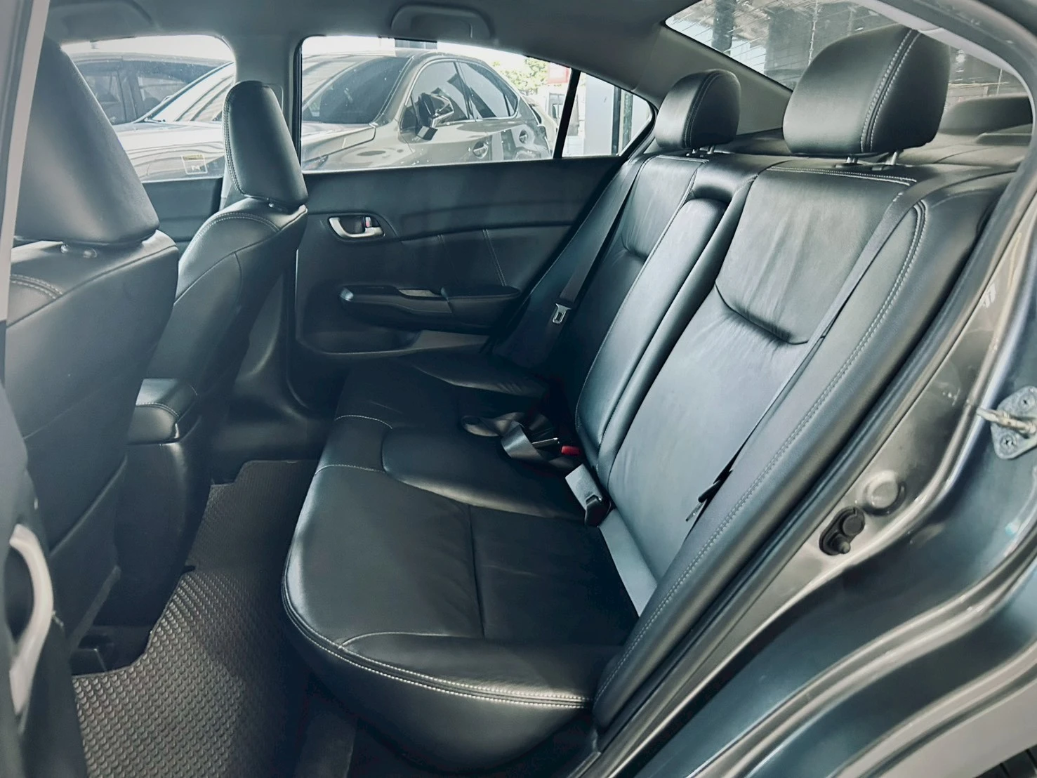 ⚪ 2013 Honda Civic 1.8 VTi 灰色