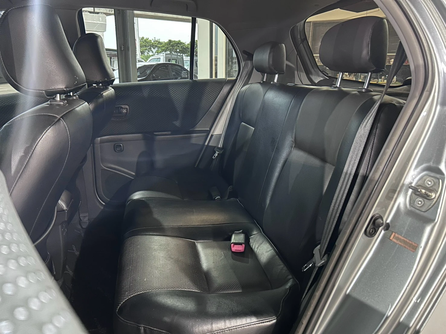 ⚪ 2011 Toyota Yaris 1.5 E 灰色