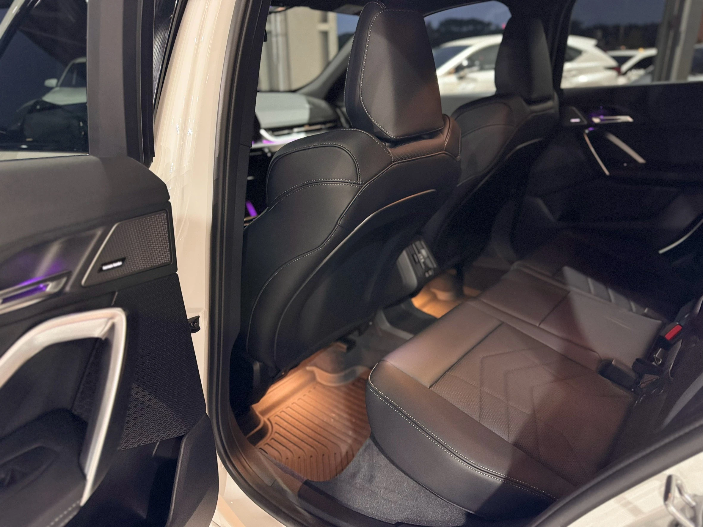 ⚪ 2025 BMW X2 sDrive20i M Sport 白色