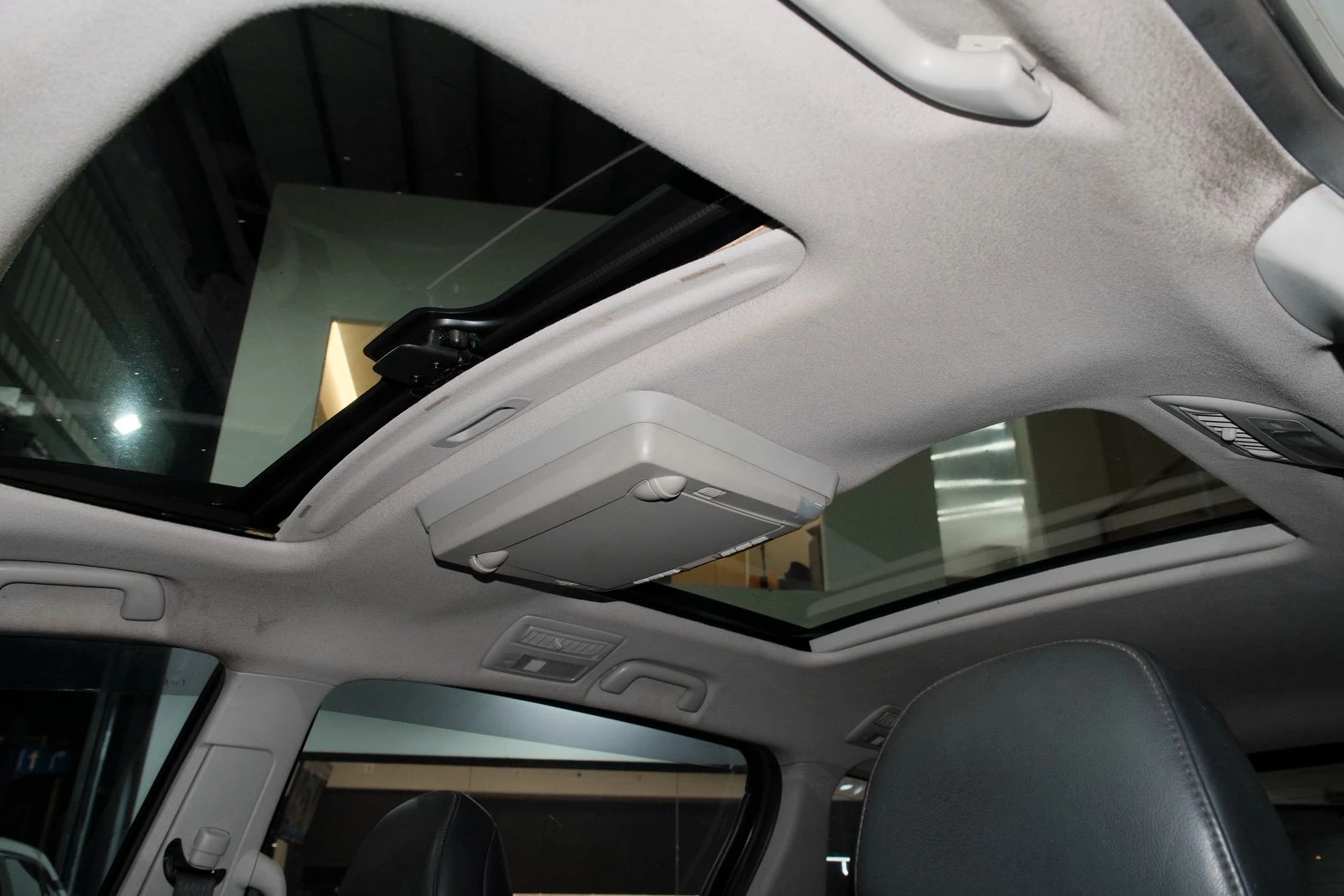 ⚪ 2015 Toyota Previa 2.4 豪華版 銀色