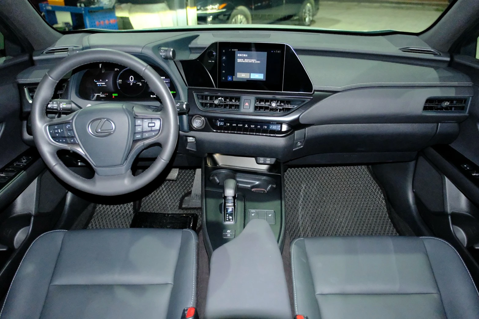⚪ 2024 Lexus UX 300h 豪華版 白色