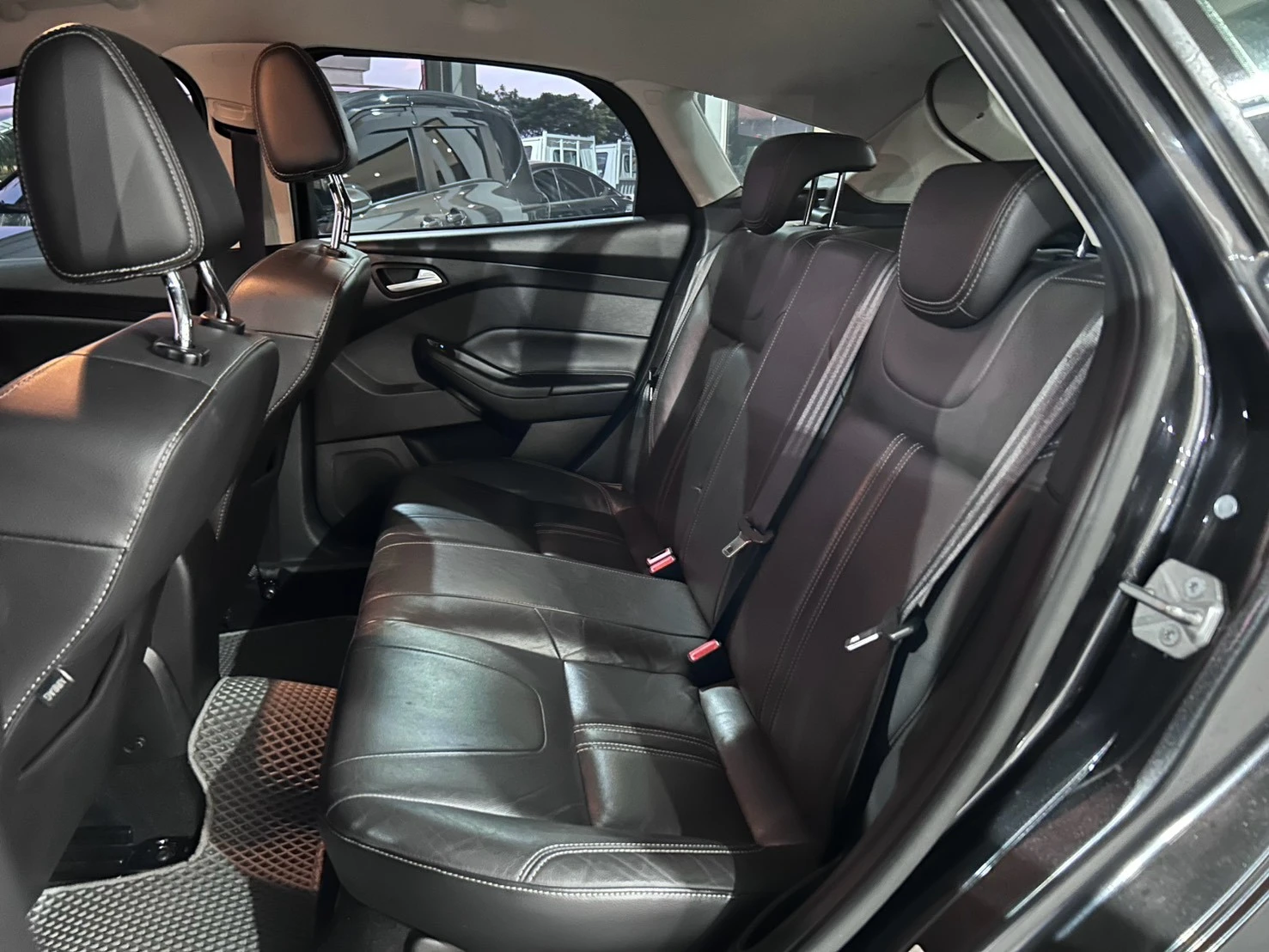 ⚪ 2013 Ford Focus 5D 2.0 汽油時尚經典型 黑色