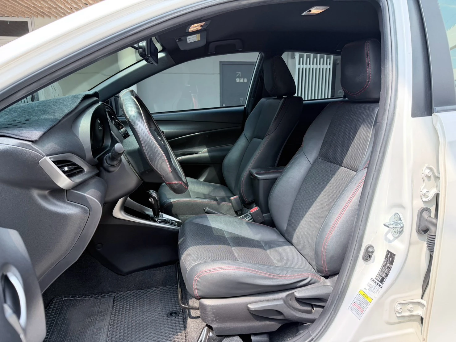 ⚪ 2020 Toyota Yaris 1.5 S版 白色