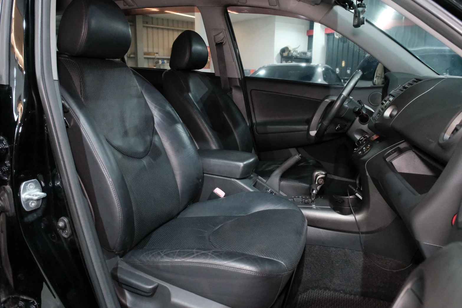 ⚪ 2011 Toyota RAV4 2.4 E 黑色