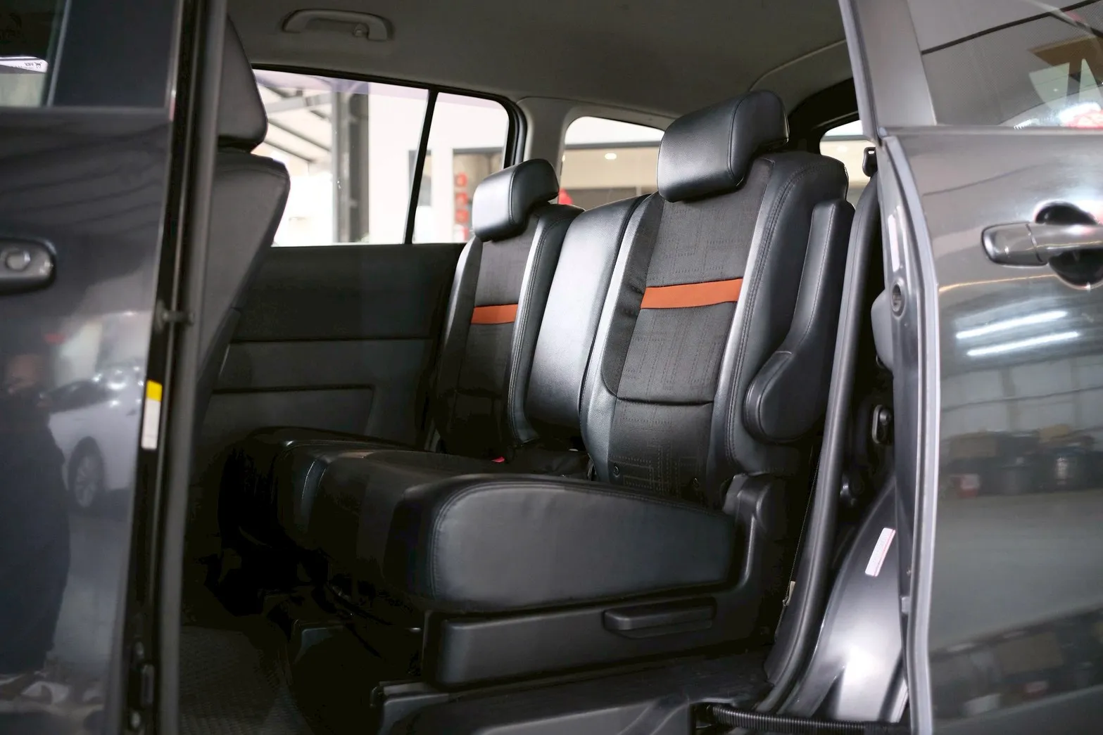 ⚪ 2010 Ford i-Max Ghia+ 七人座 灰色