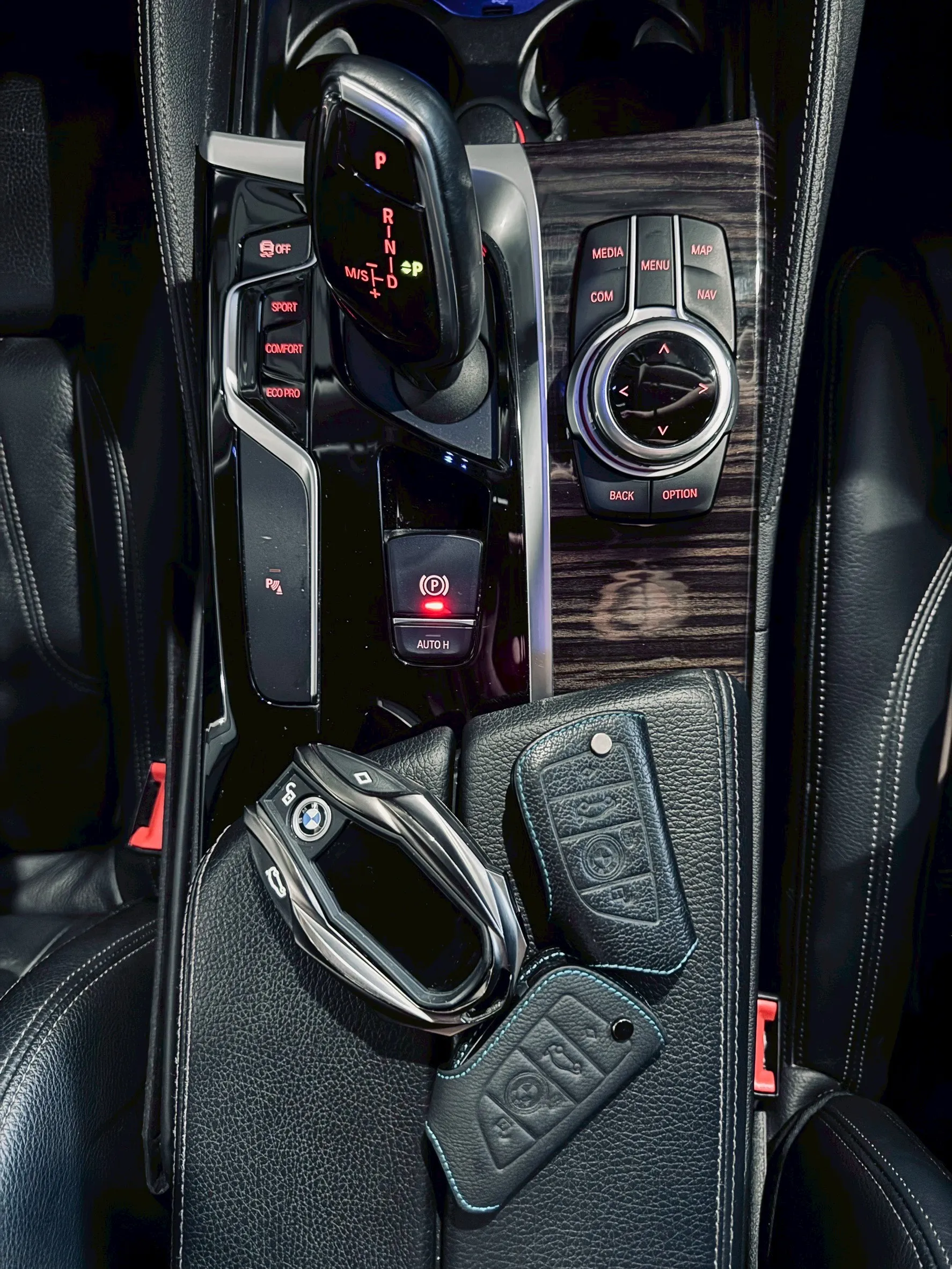 ⚪ 2018 BMW 520i Touring Luxury 黑色