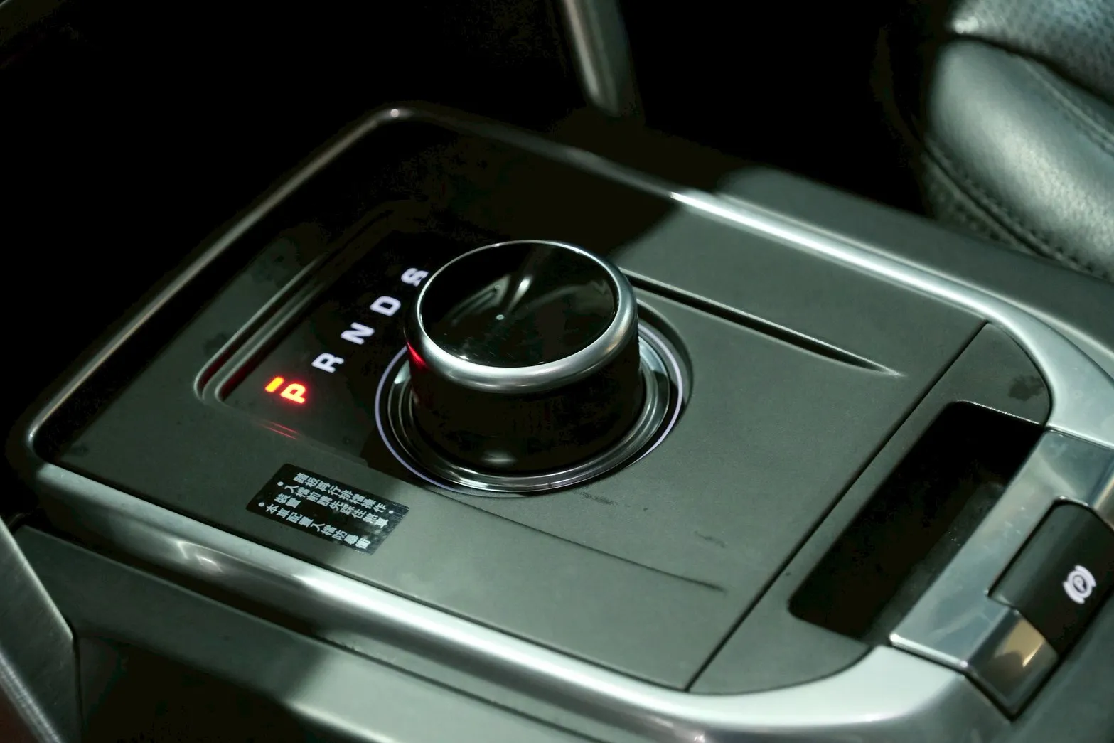 ⚪ 2017 Land Rover Discovery Sport 2.0 TD4 HSE 灰色