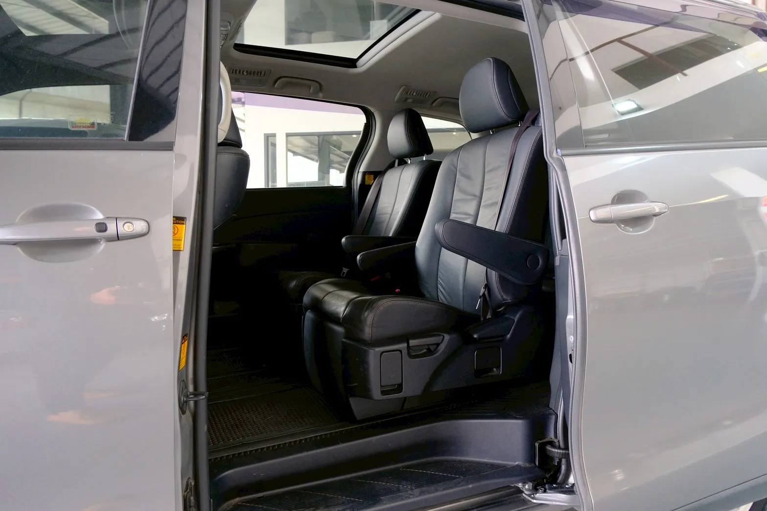 ⚪ 2015 Toyota Previa 2.4 豪華版 灰色