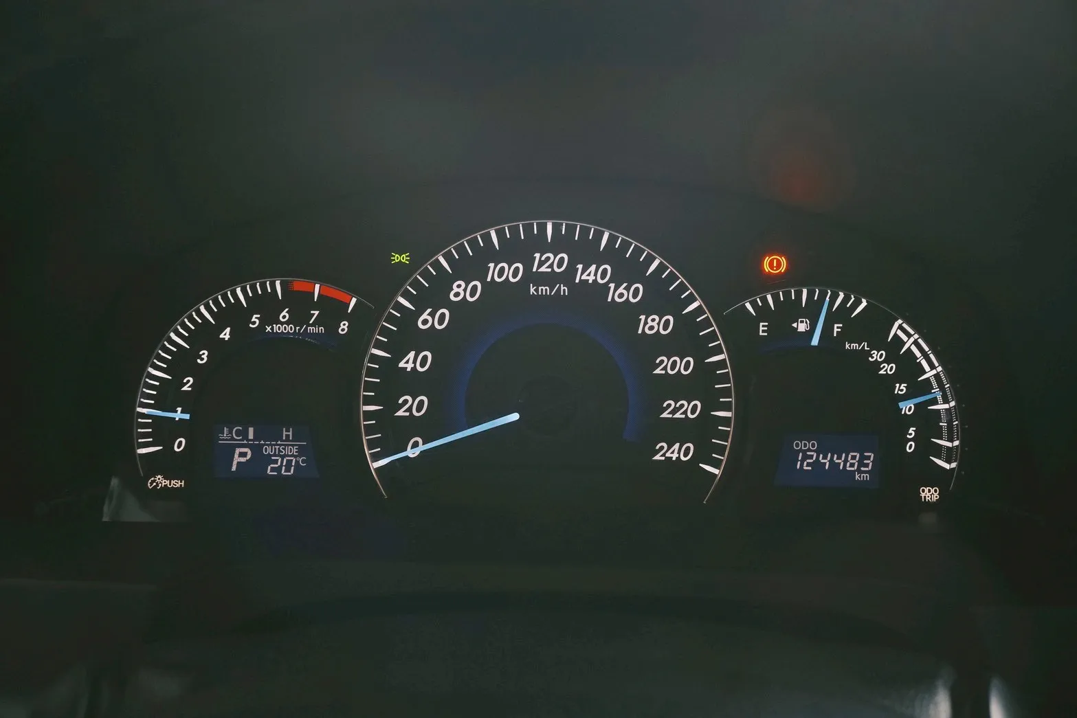 ⚪ 2013 Toyota Camry 2.0 E 白色