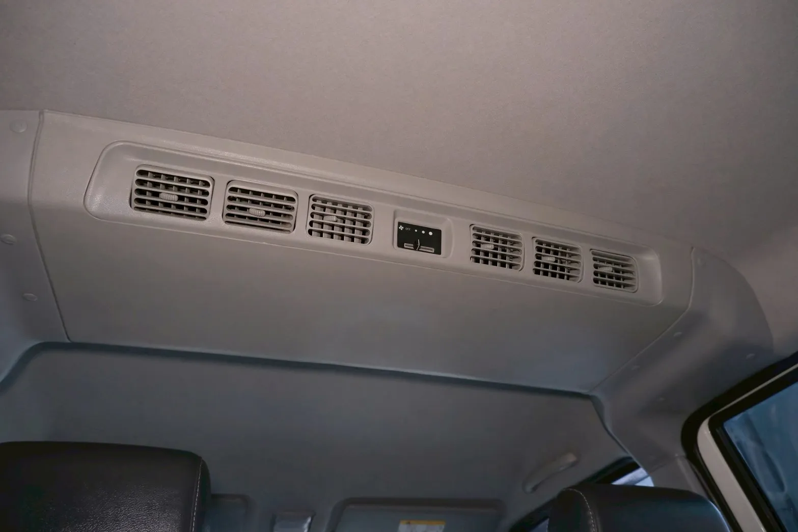 ⚪ 2023 CMC Veryca A180 自排 五人座 白色