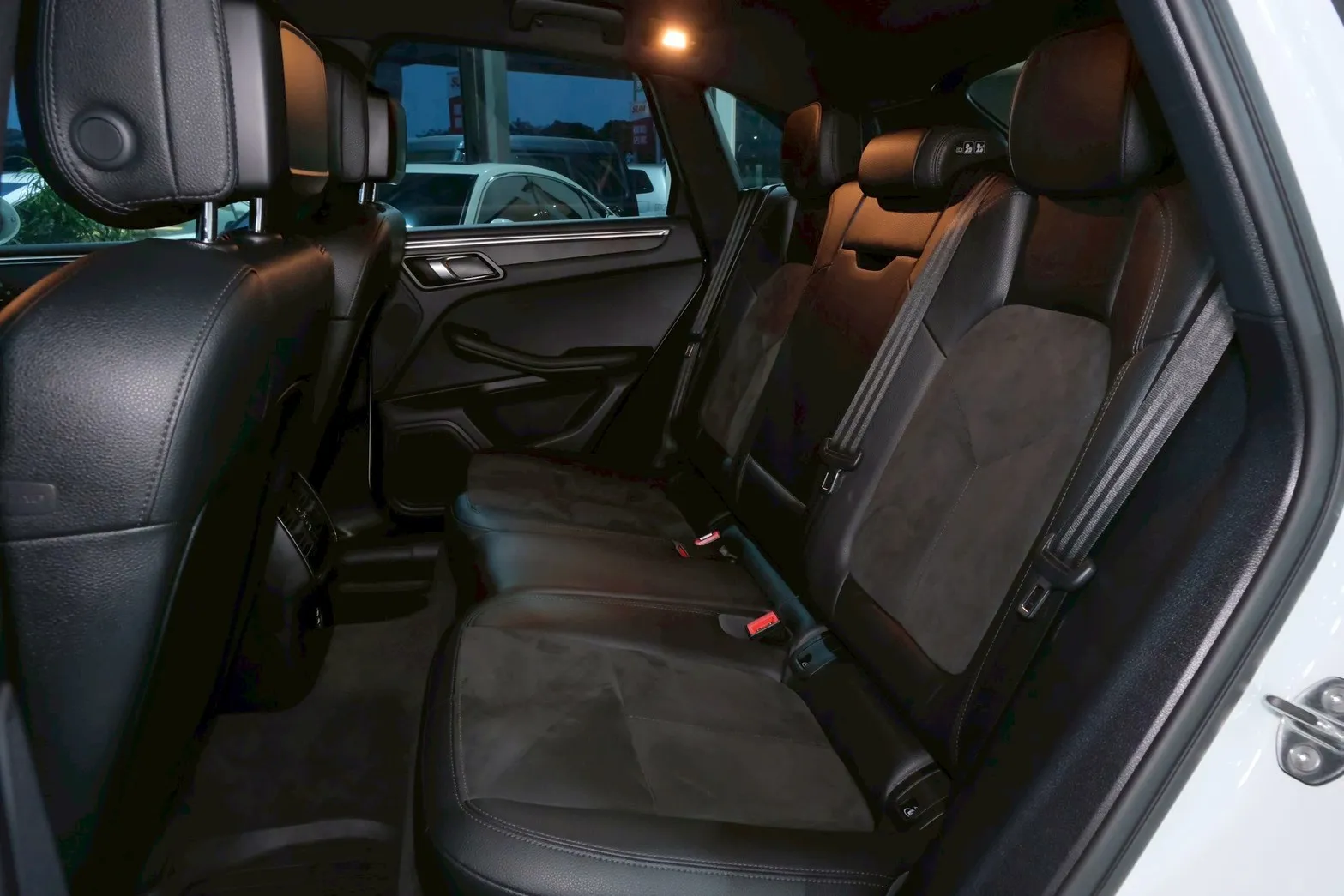 ⚪ 2020 Porsche Macan 2.0T 白色