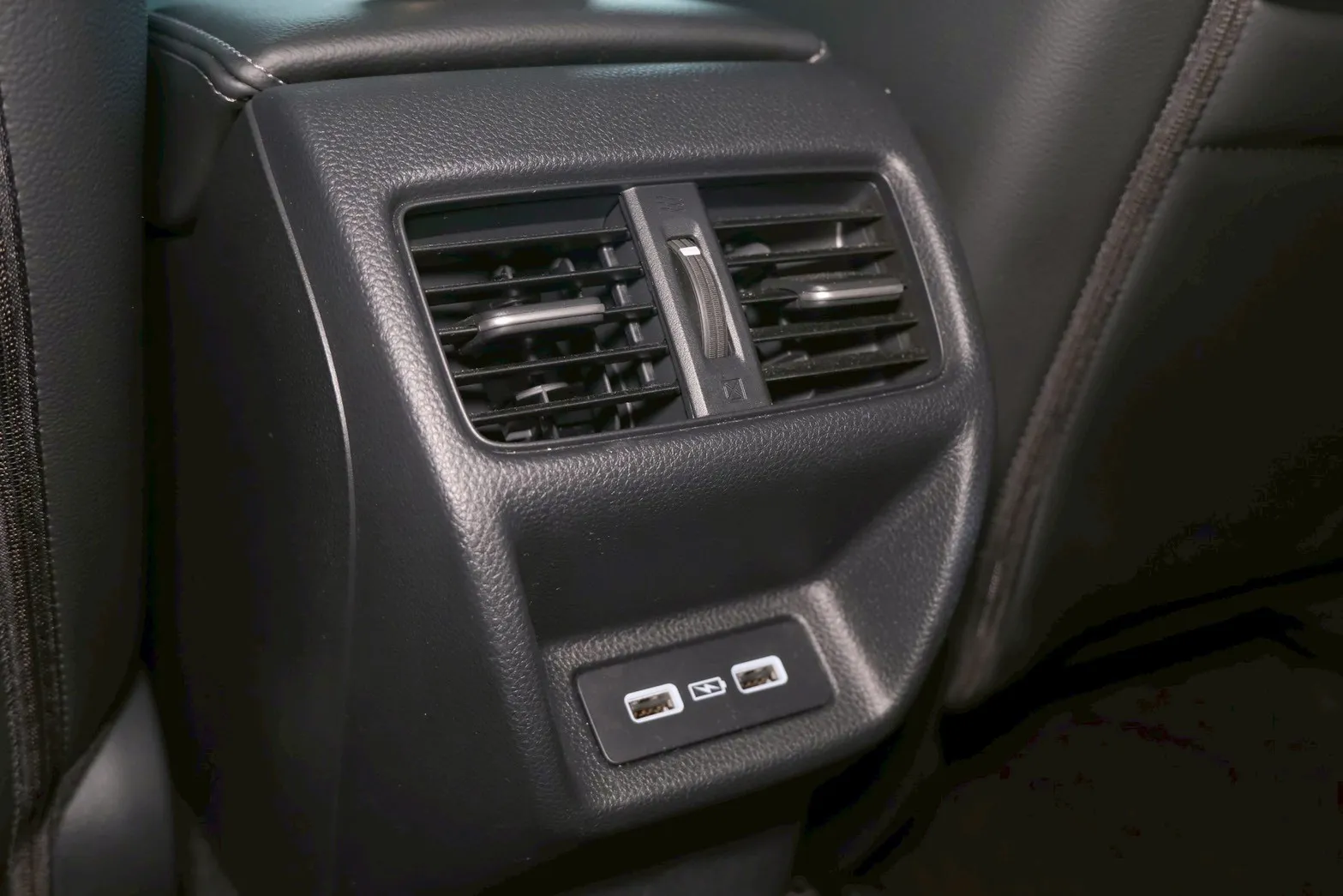 ⚪ 2023 Honda Civic e:HEV 白色