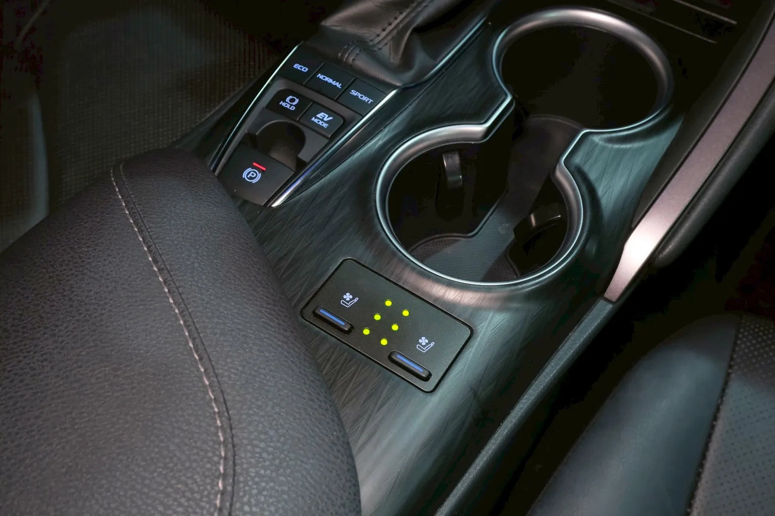 ⚪ 2022 Toyota Camry HV 2.5 旗艦 白色