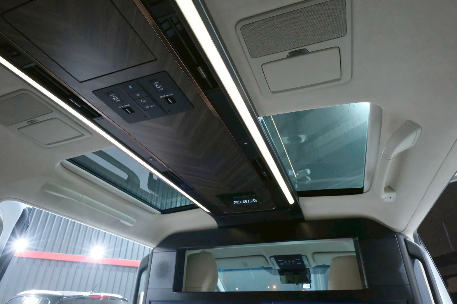 ⚪ 2025 Lexus LM 500h 四人座 白色