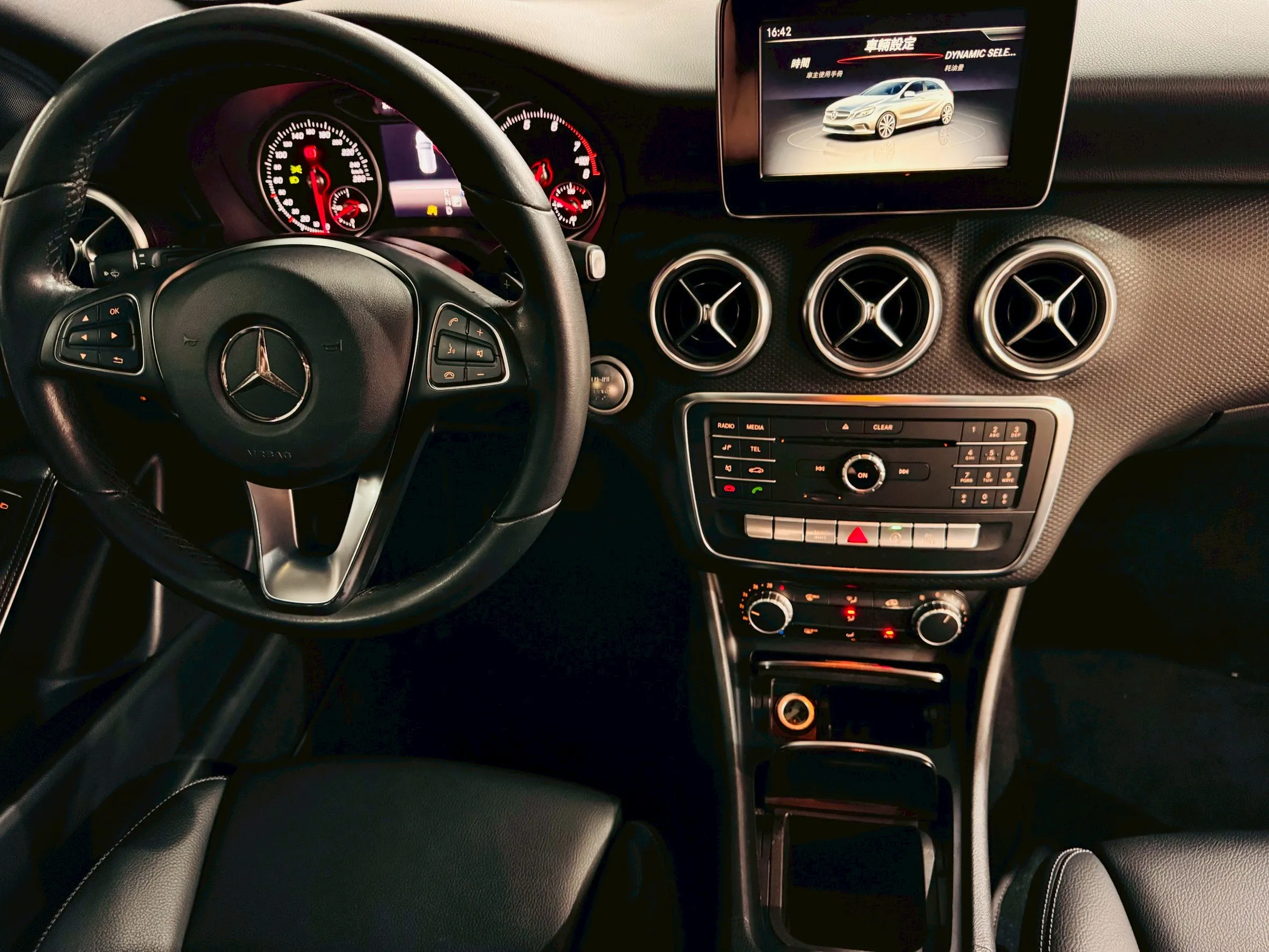 ⚪ 2017 Benz A180 1.6 渦輪 藍色