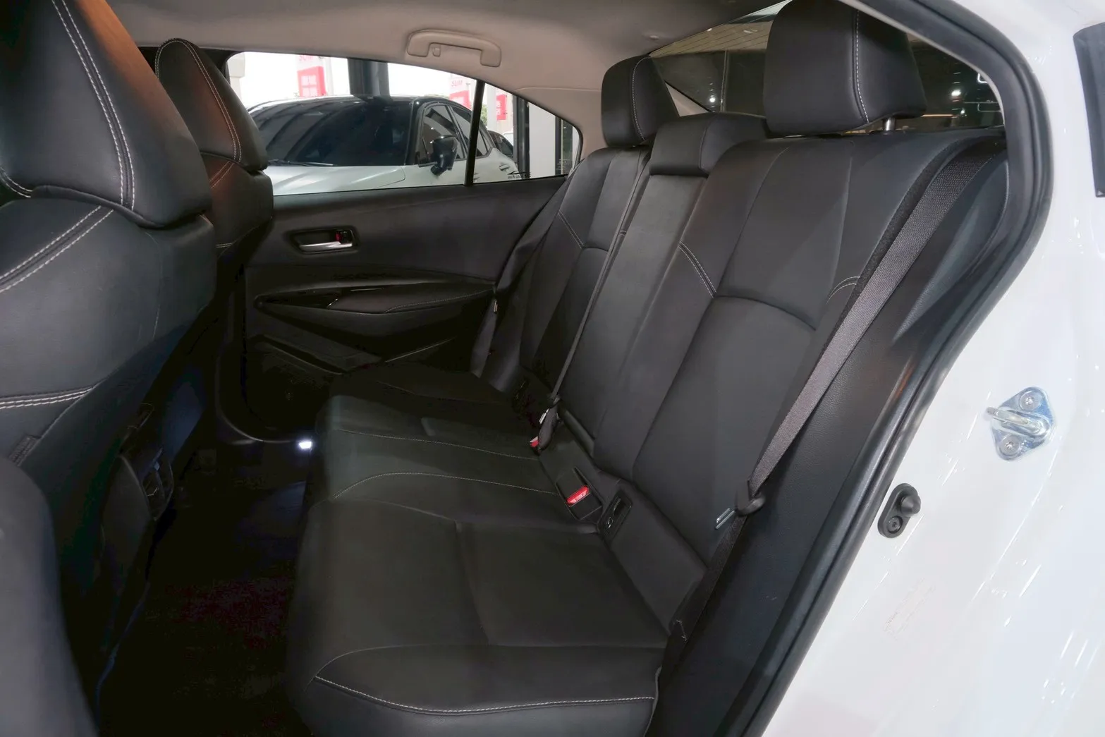 ⚪ 2023 Toyota Corolla Altis 1.8 HV尊爵 白色