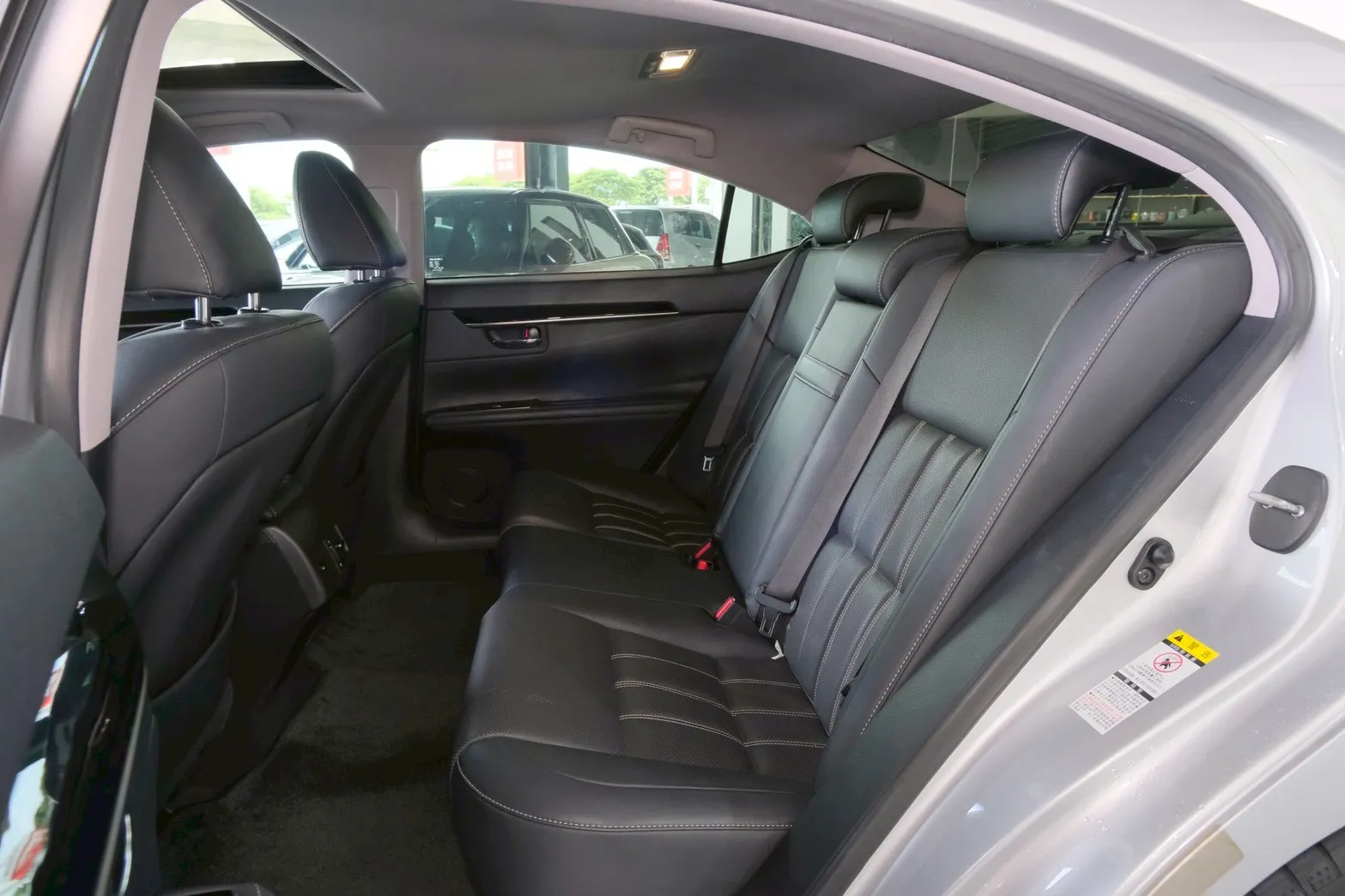 ⚪ 2016 Lexus ES200 豪華版 銀色
