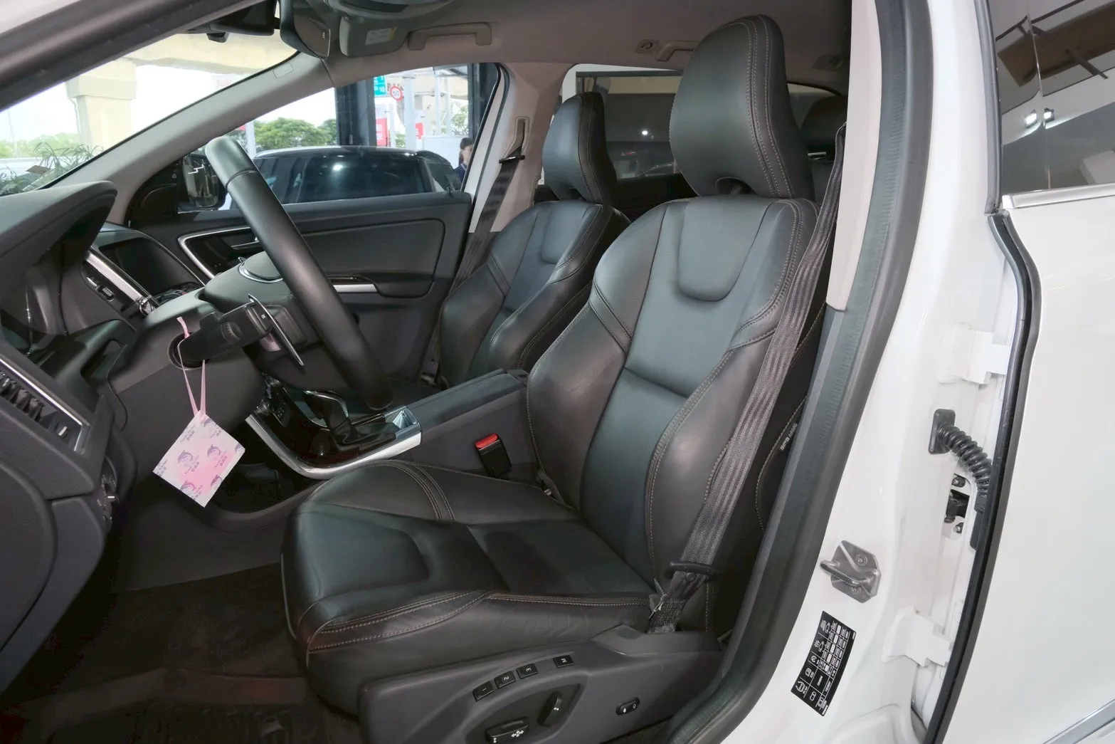 ⚪ 2017 Volvo XC60 T5 豪華版 白色