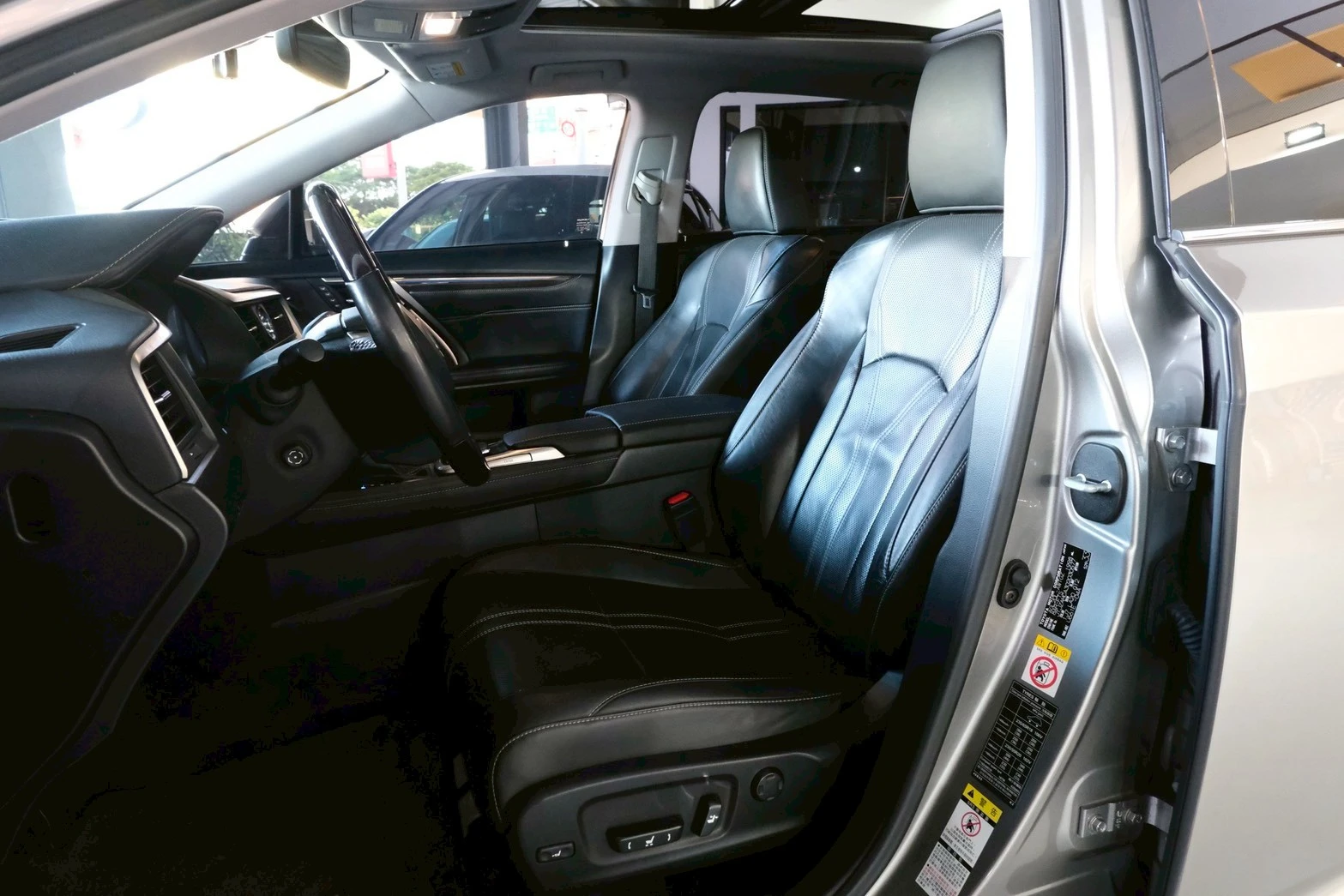 ⚪ 2017 Lexus RX 200t 旗艦版 鈦色