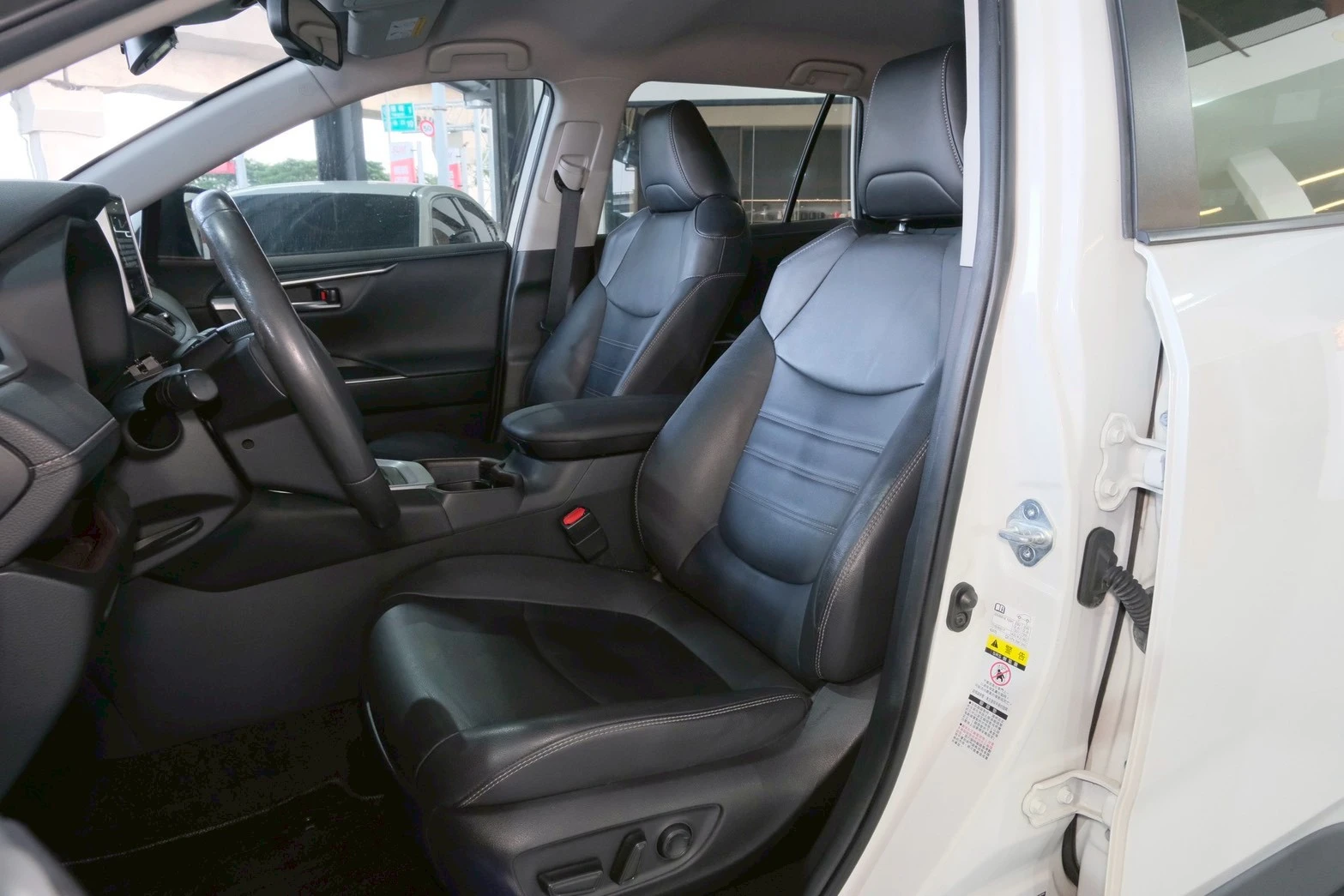 ⚪ 2019 Toyota RAV4 2.0 豪華版 白色